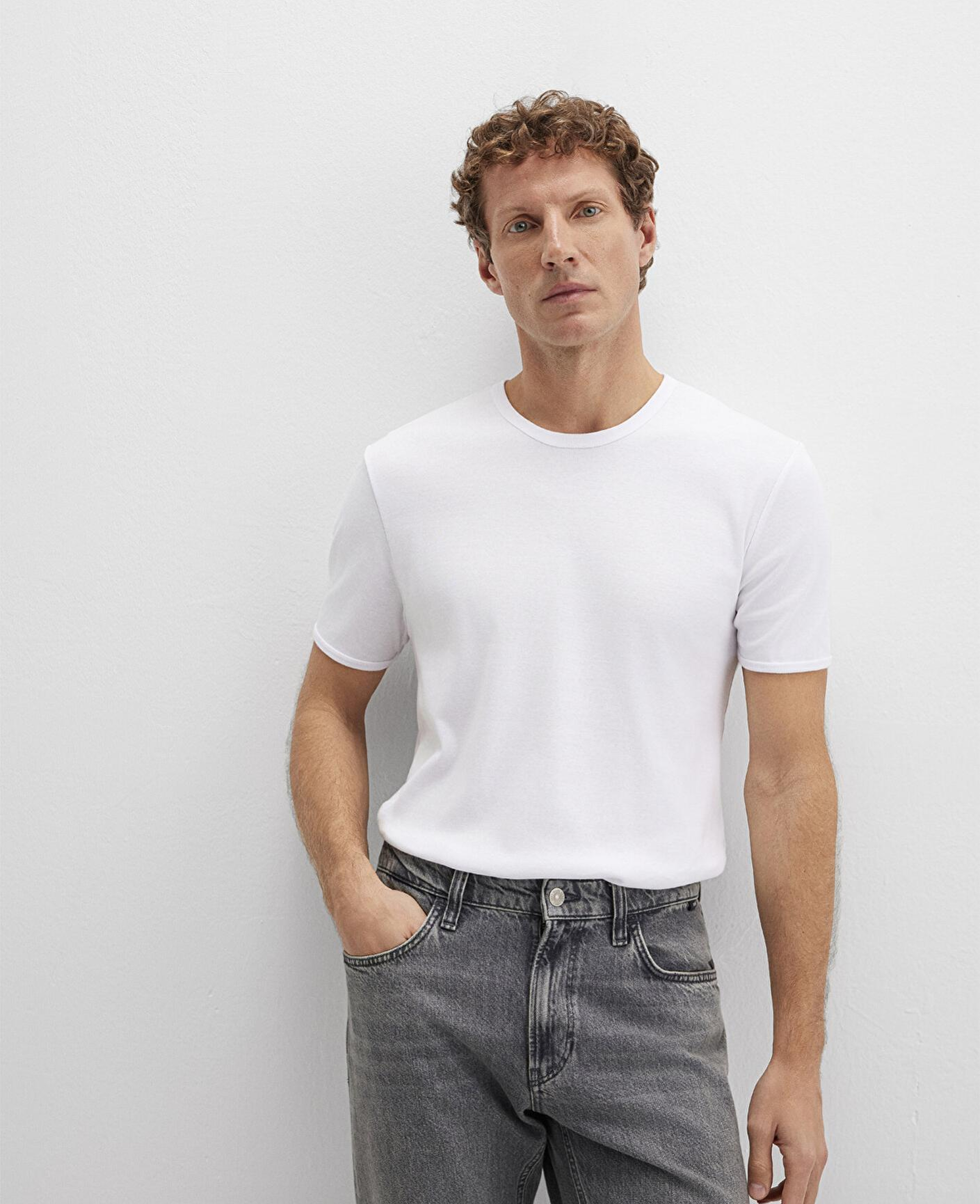 Mavi Ribana Detaylı Beyaz Tişört Fitted / Vücuda Oturan Kesim 063747-620