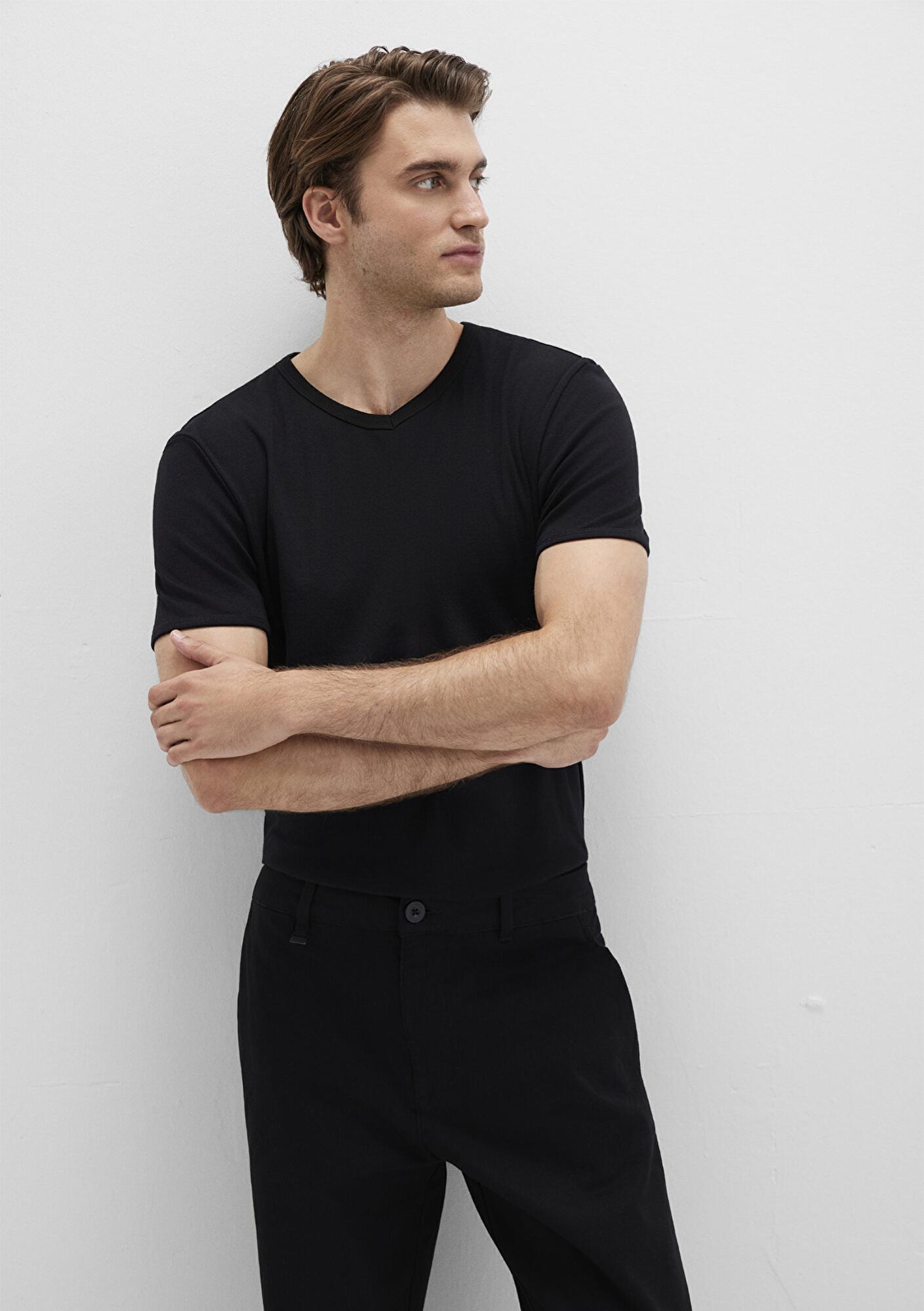 Mavi Ribana Detaylı V Yaka Siyah Tişört Fitted / Vücuda Oturan Kesim 063748-900