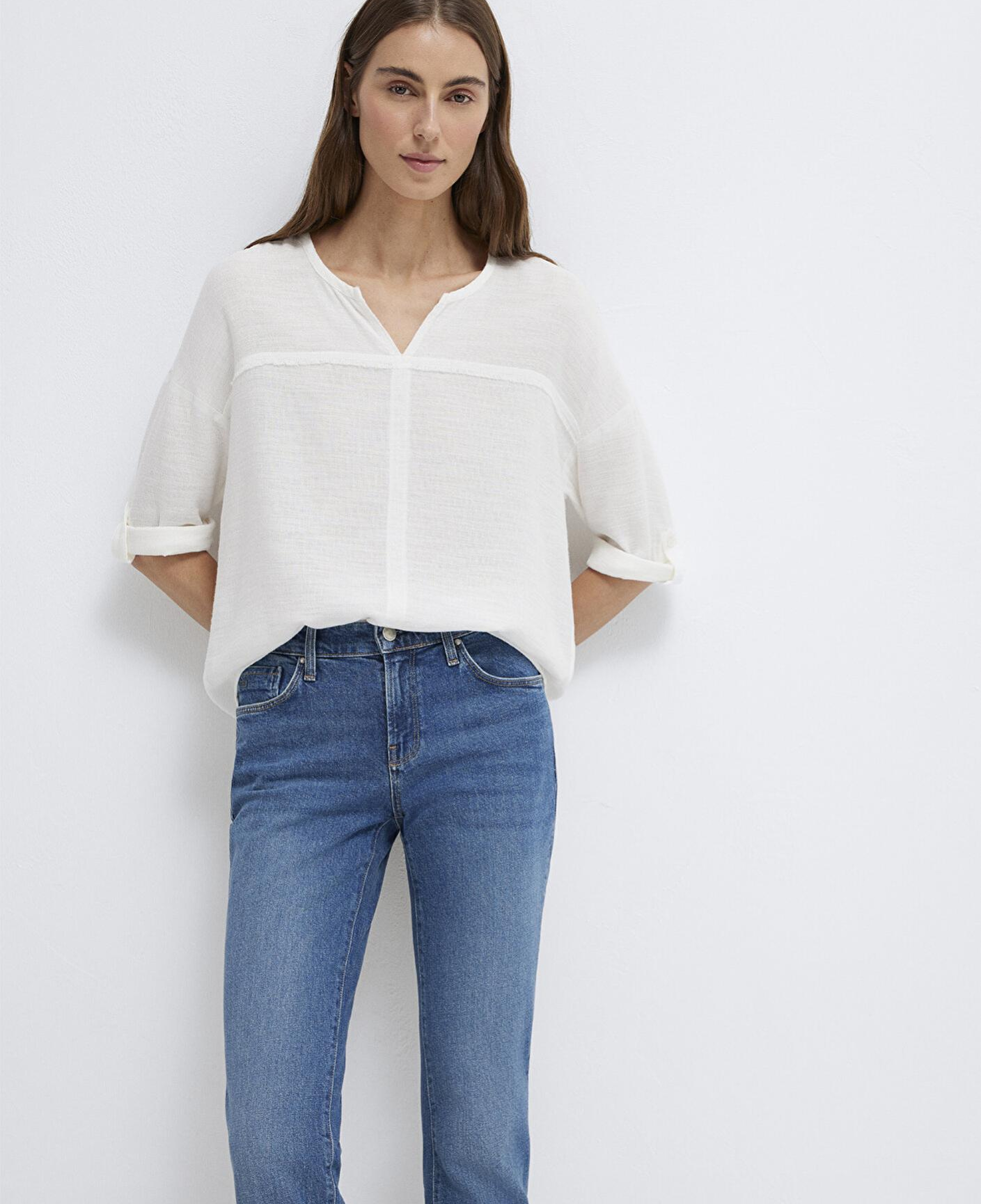 Mavi V Yaka Beyaz Bluz 121357-22937
