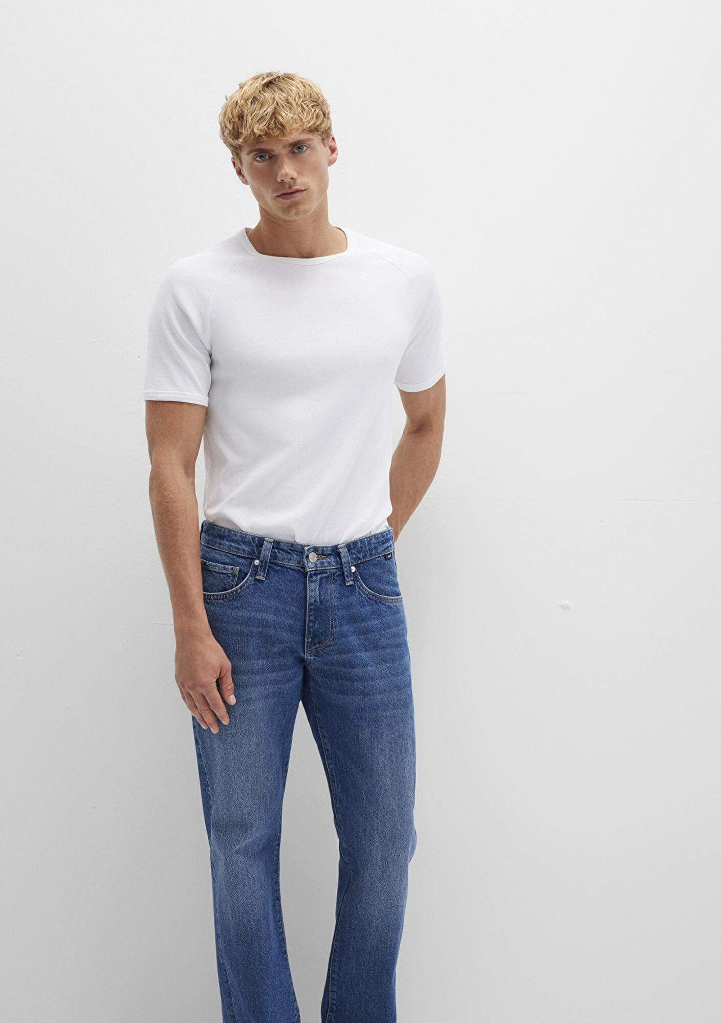 Mavi Ribana Detaylı Beyaz Tişört Fitted / Vücuda Oturan Kesim 06605622