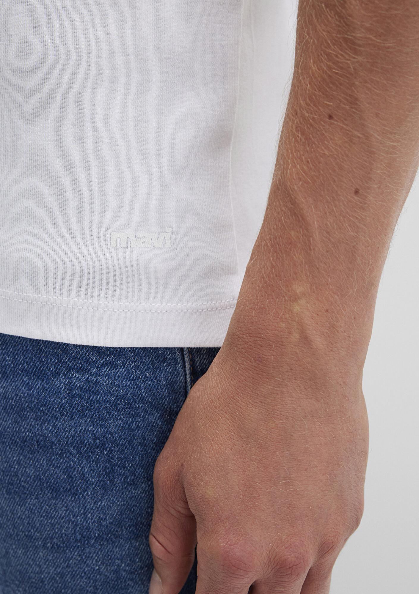 Mavi Ribana Detaylı Beyaz Tişört Fitted / Vücuda Oturan Kesim 06605622