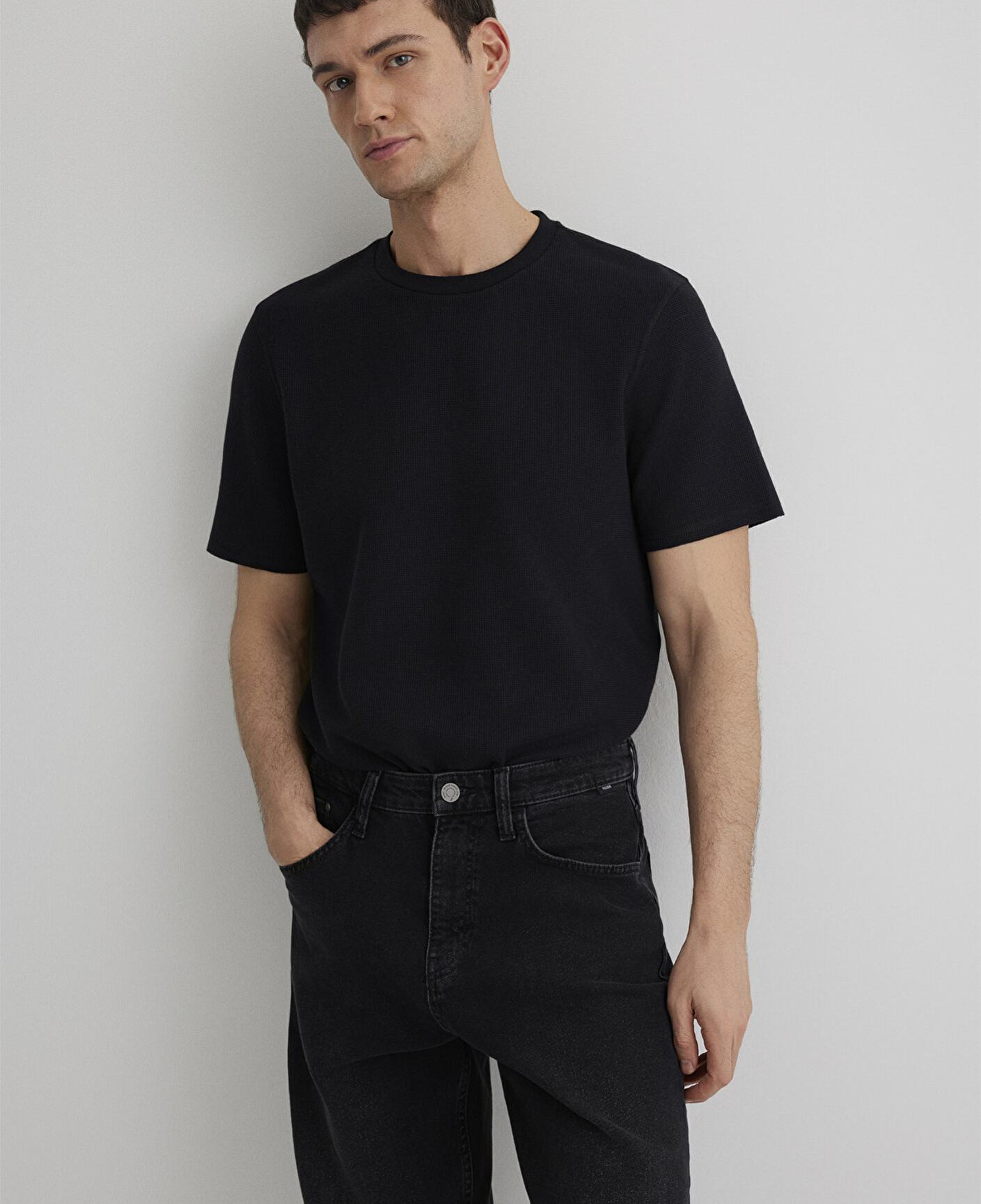 Mavi Dokulu Siyah Basic Tişört Regular Fit / Normal Kesim 0610277-900