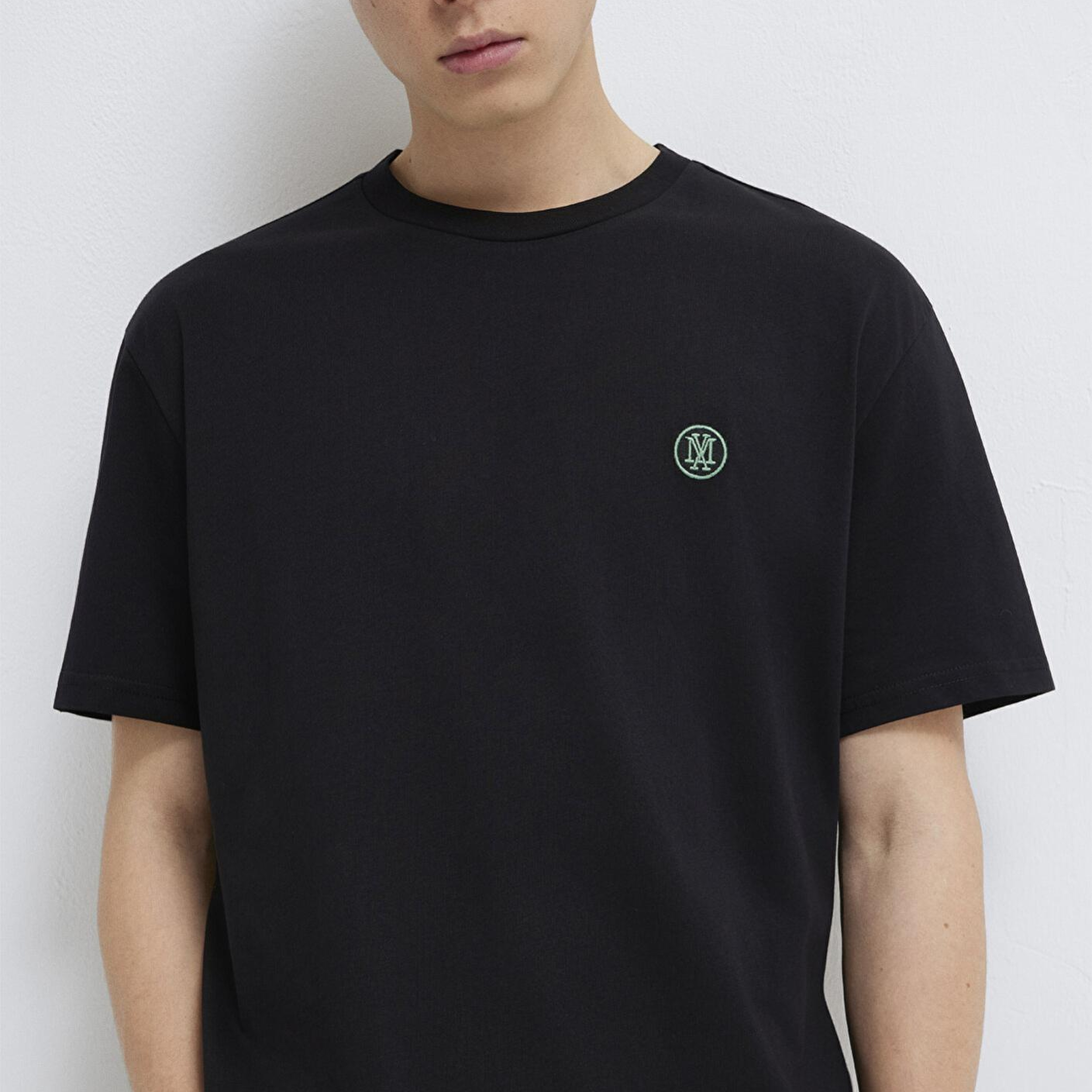 Mavi Mavi Logo İşlemeli Siyah Basic Tişört Loose Fit / Bol Rahat Kesim 067074-900