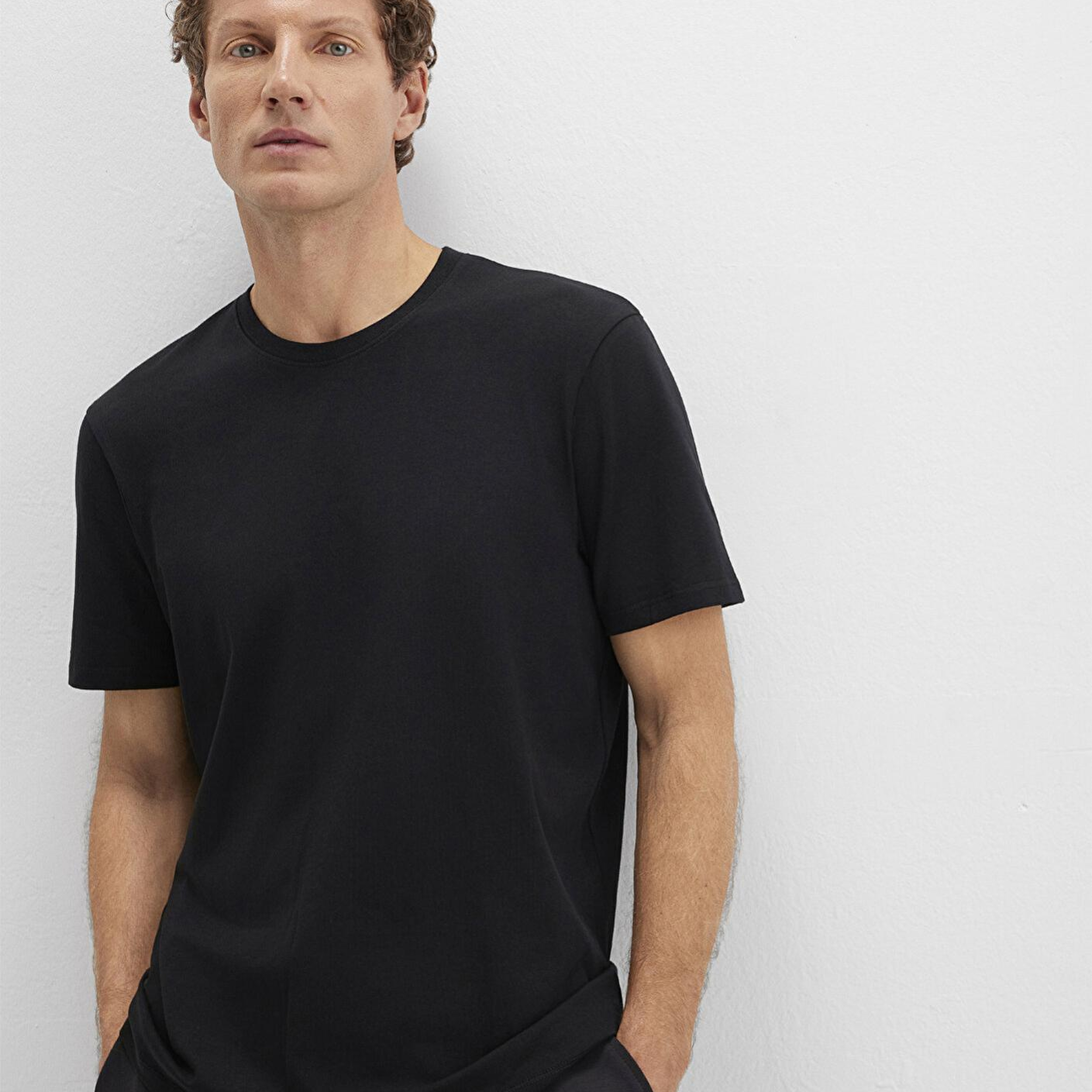 Mavi Stretch Siyah Basic Tişört Regular Fit / Normal Kesim 0610252-900