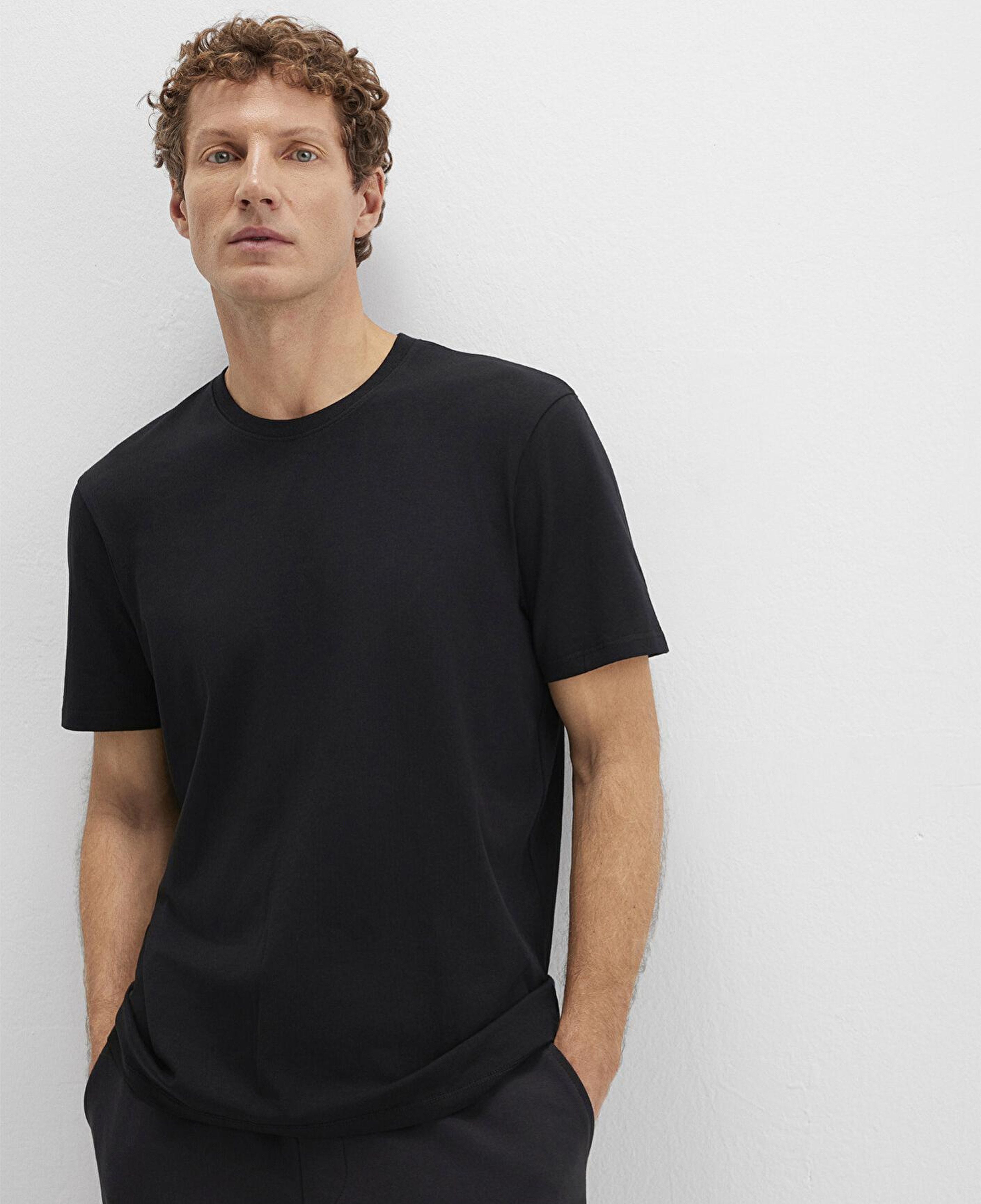 Mavi Stretch Siyah Basic Tişört Regular Fit / Normal Kesim 0610252-900