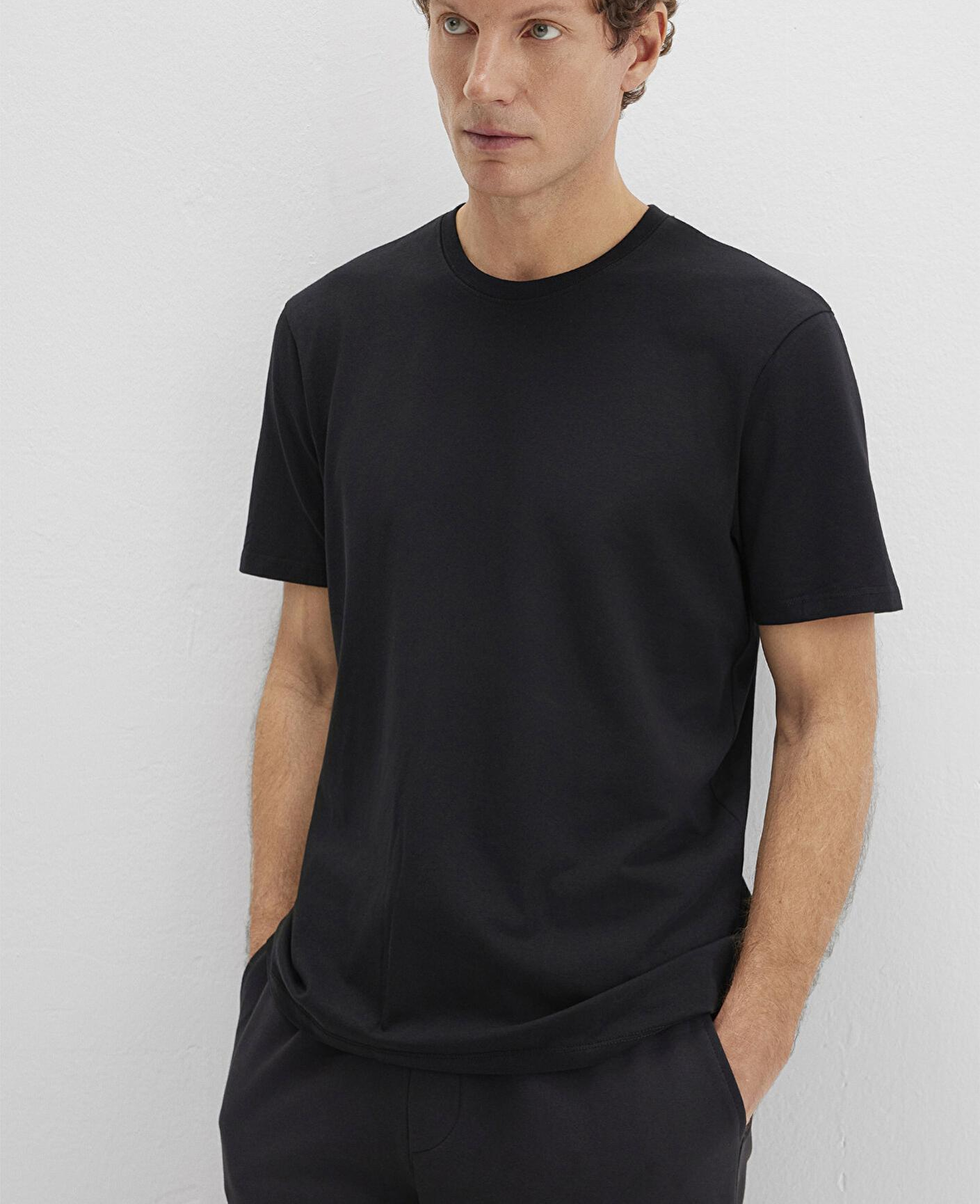 Mavi Stretch Siyah Basic Tişört Regular Fit / Normal Kesim 0610252-900