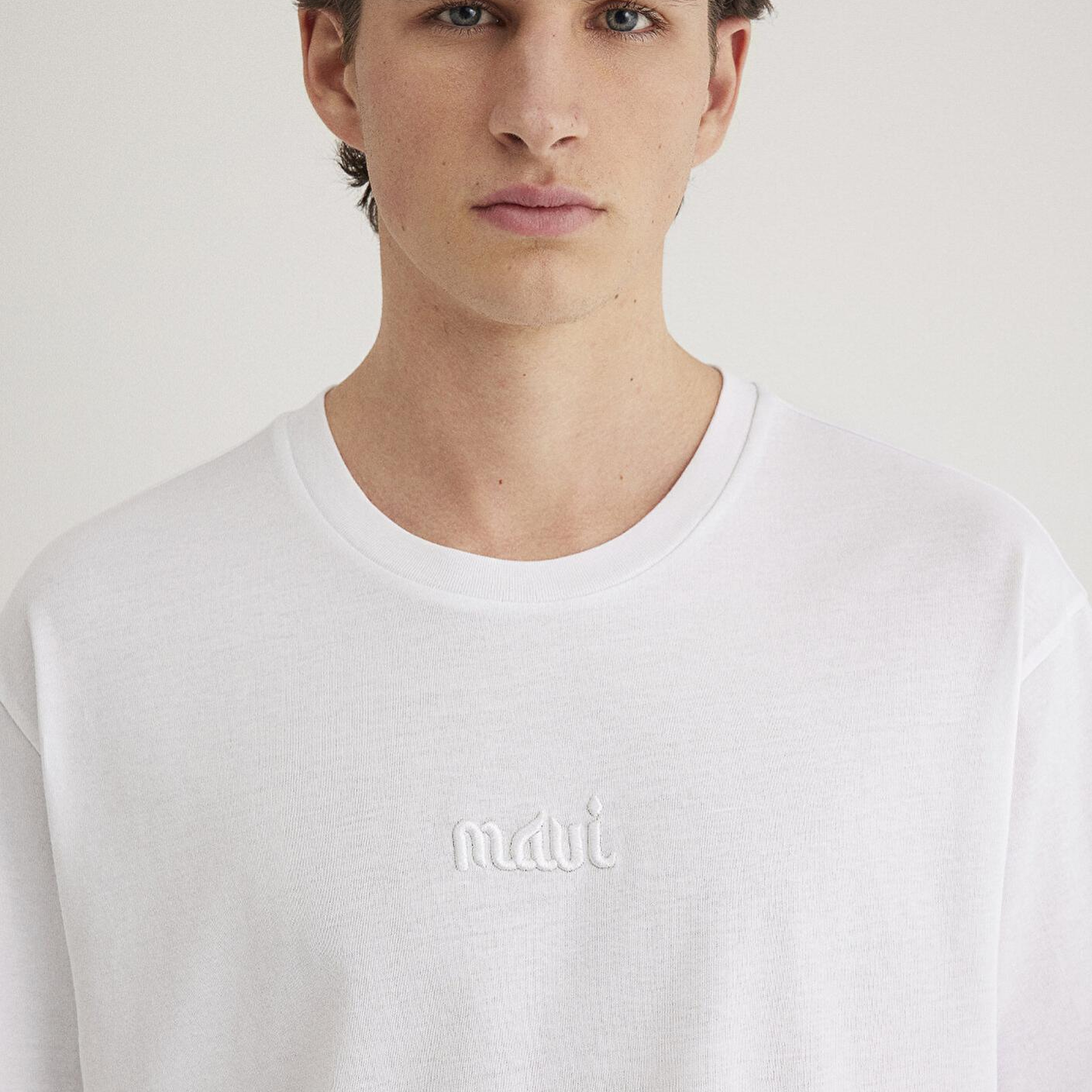 Mavi Mavi Nakışlı Beyaz Basic Tişört Loose Fit / Bol Rahat Kesim 0610100-620