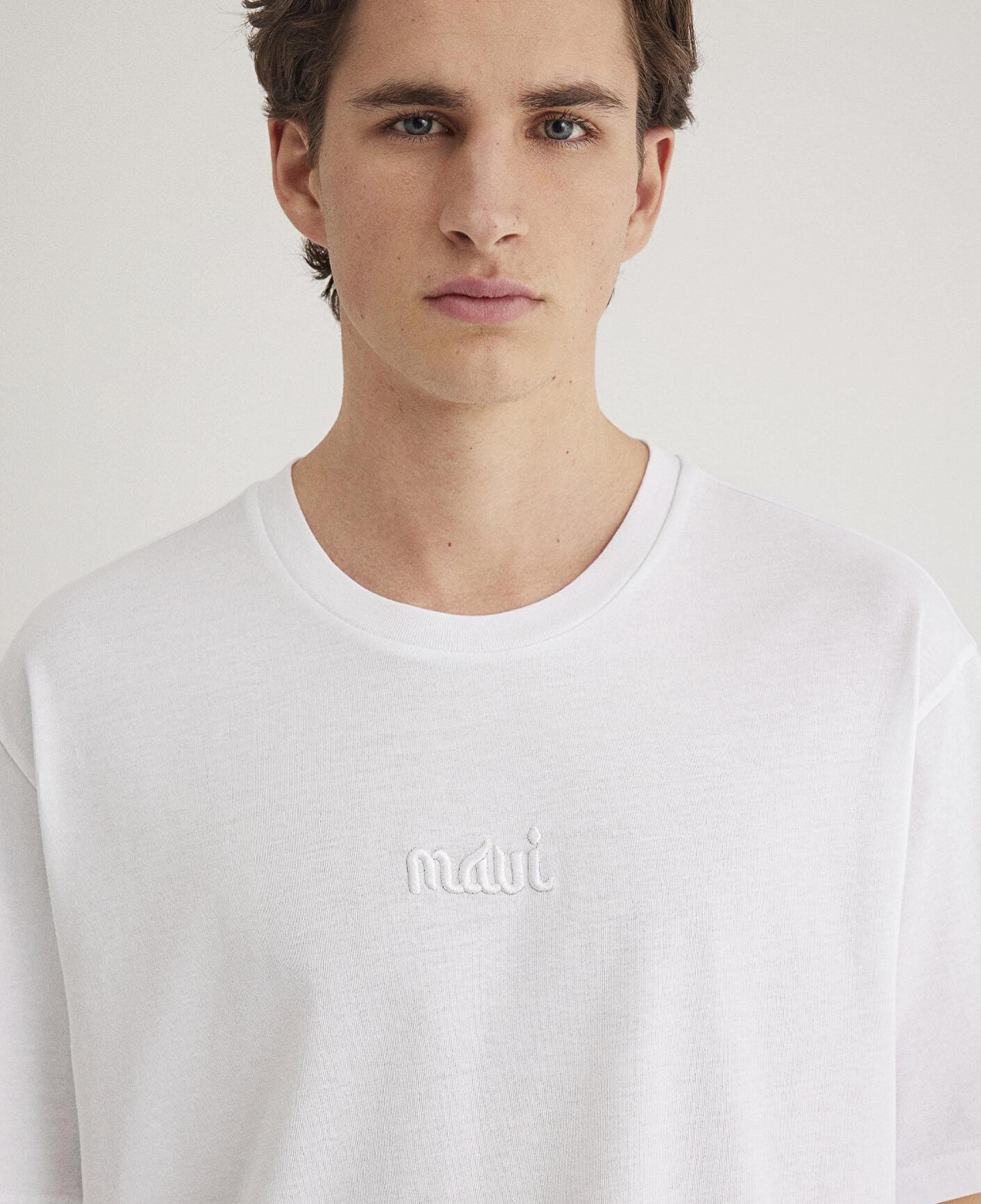 Mavi Mavi Nakışlı Beyaz Basic Tişört Loose Fit / Bol Rahat Kesim 0610100-620