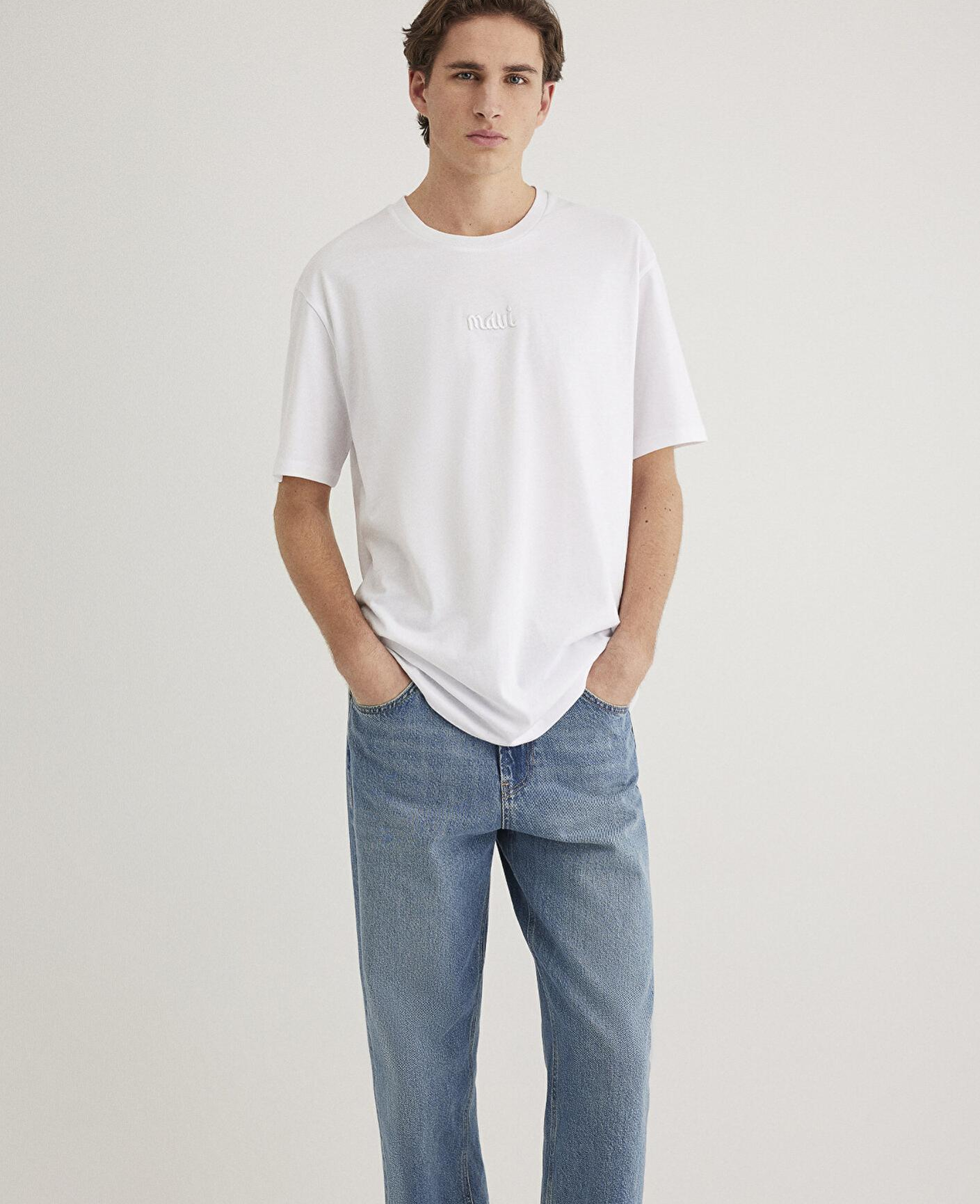 Mavi Mavi Nakışlı Beyaz Basic Tişört Loose Fit / Bol Rahat Kesim 0610100-620