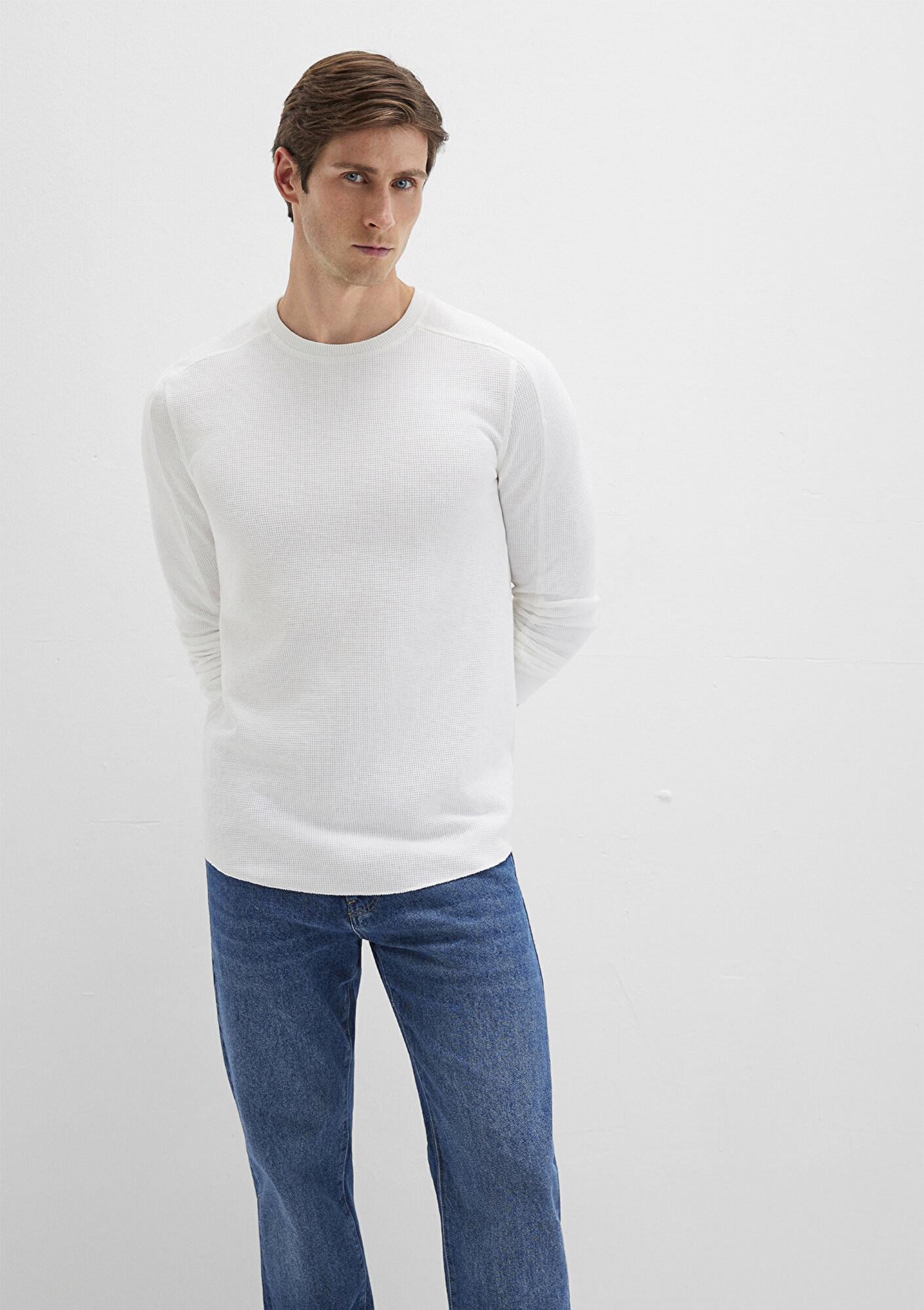 Mavi Uzun Kollu Dokulu Beyaz Basic Tişört Slim Fit / Dar Kesim 0610106-70054
