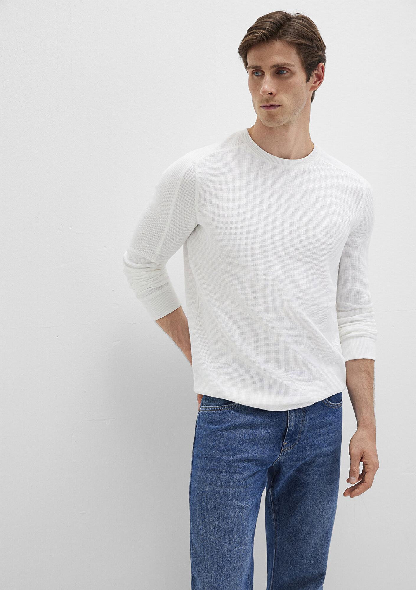 Mavi Uzun Kollu Dokulu Beyaz Basic Tişört Slim Fit / Dar Kesim 0610106-70054