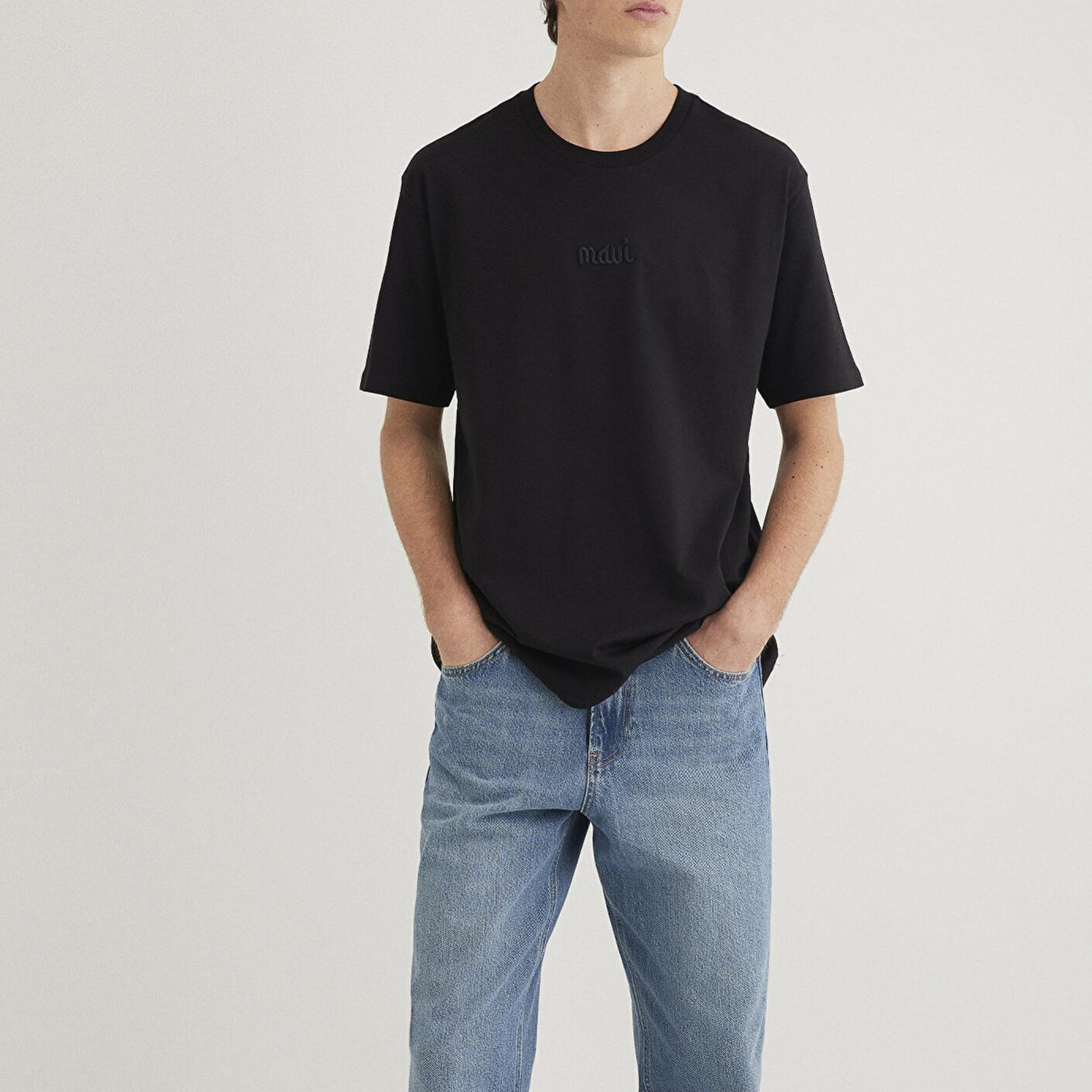 Mavi Mavi Nakışlı Siyah Basic Tişört Loose Fit / Bol Rahat Kesim 0610100-900