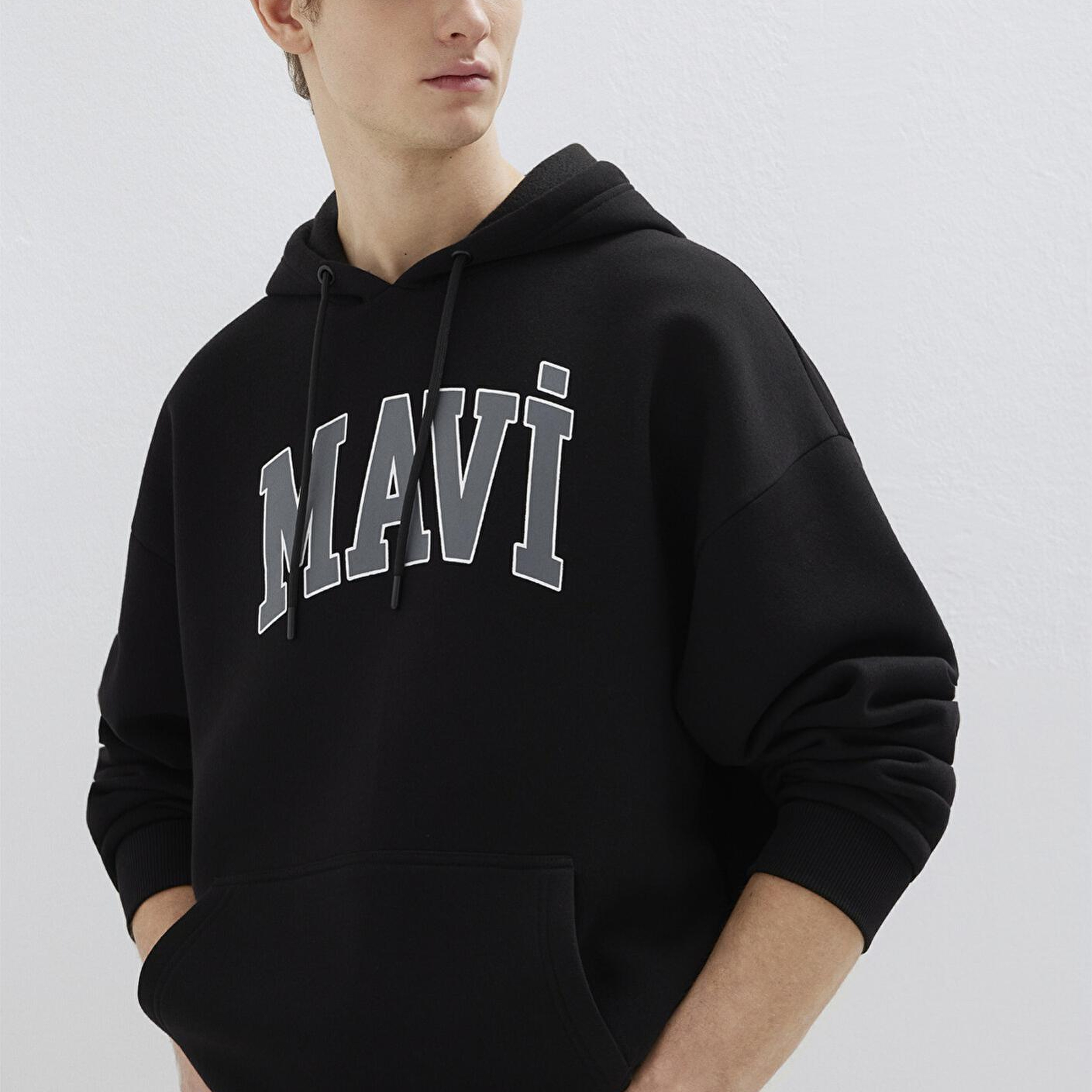 Mavi Mavi Logo Baskılı Kapüşonlu Siyah Sweatshirt 067149-902