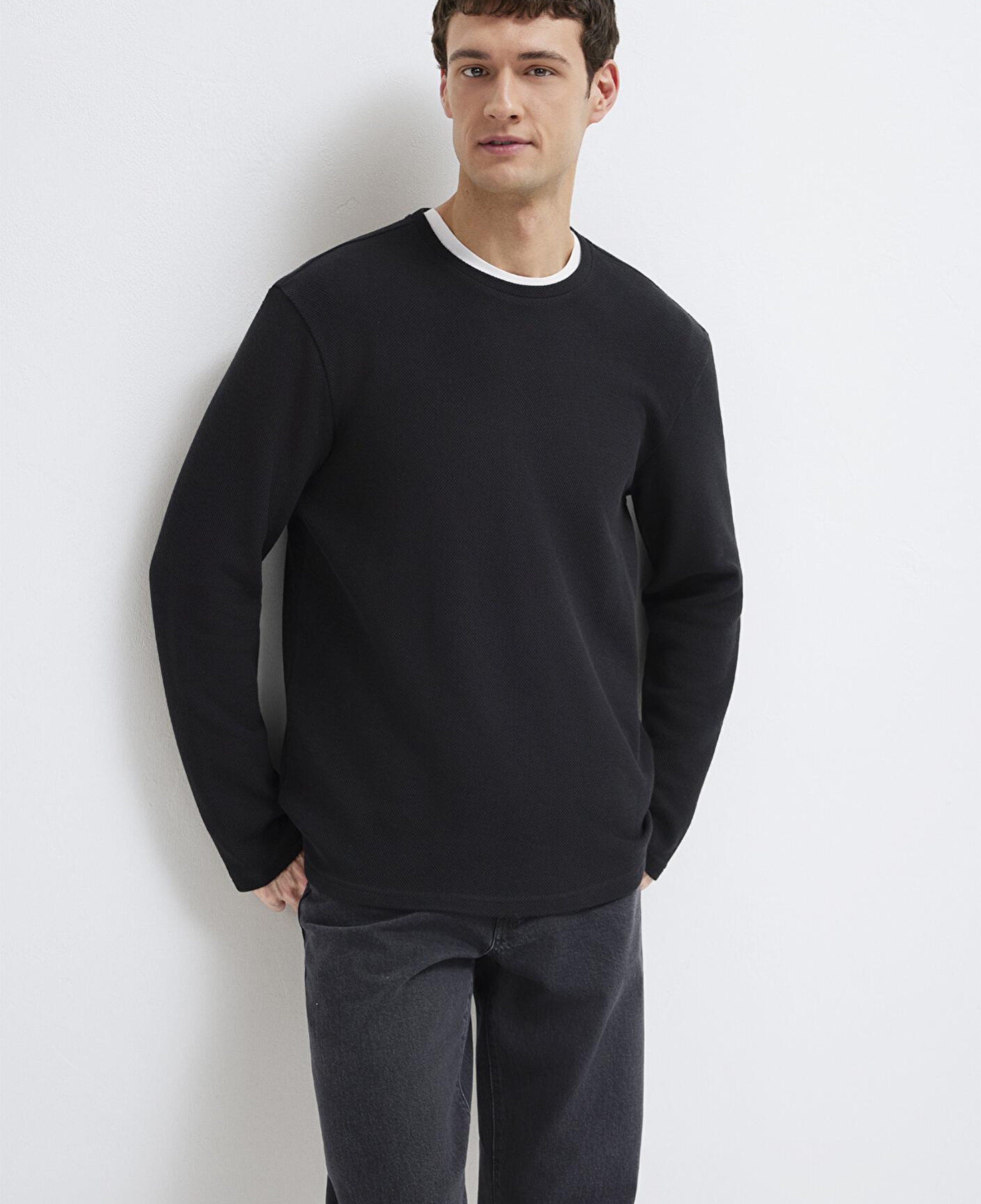 Mavi Uzun Kollu Siyah Basic Tişört Regular Fit / Normal Kesim 0611925-900