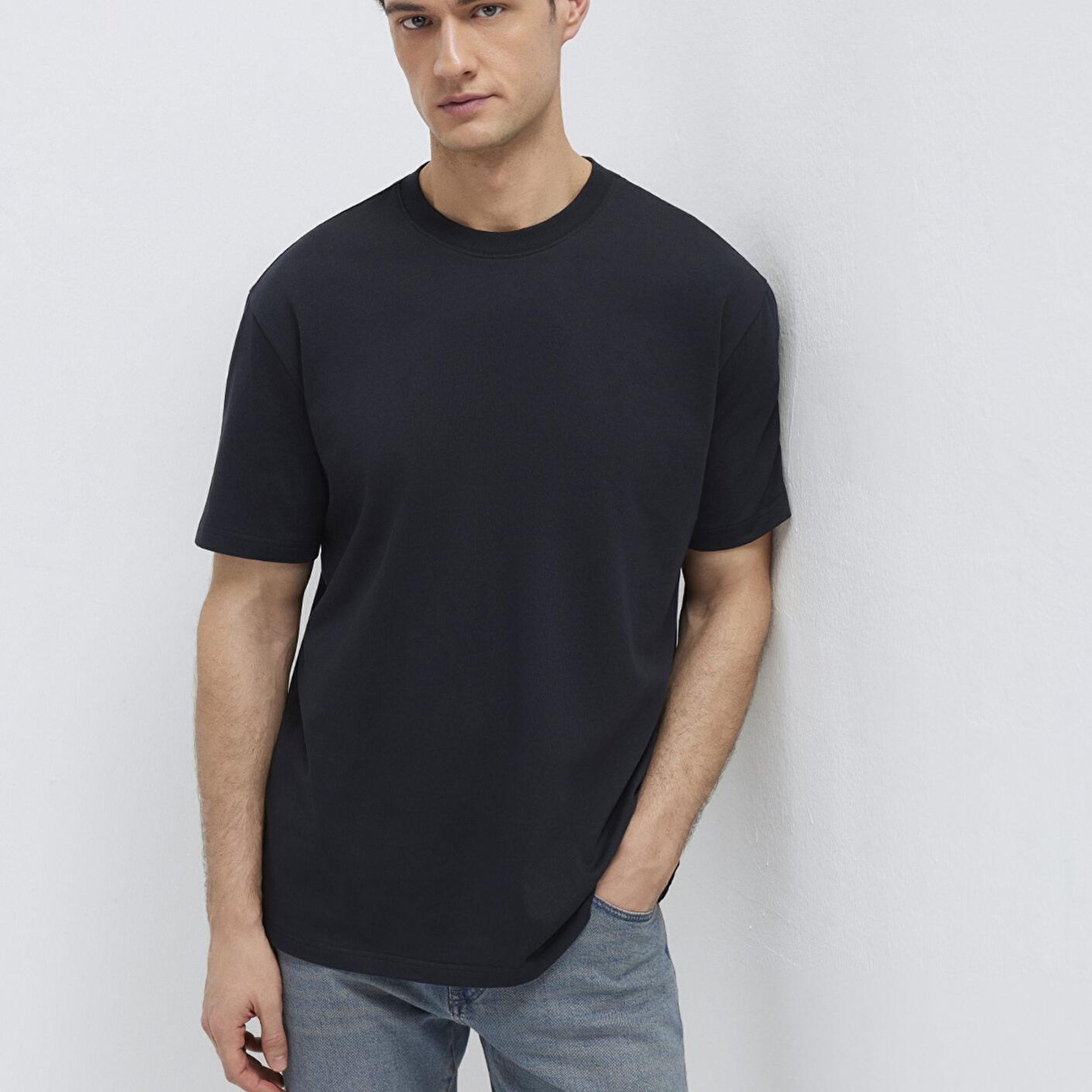 Mavi Bisiklet Yaka Siyah Basic Tişört Loose Fit / Bol Rahat Kesim 0611596-900