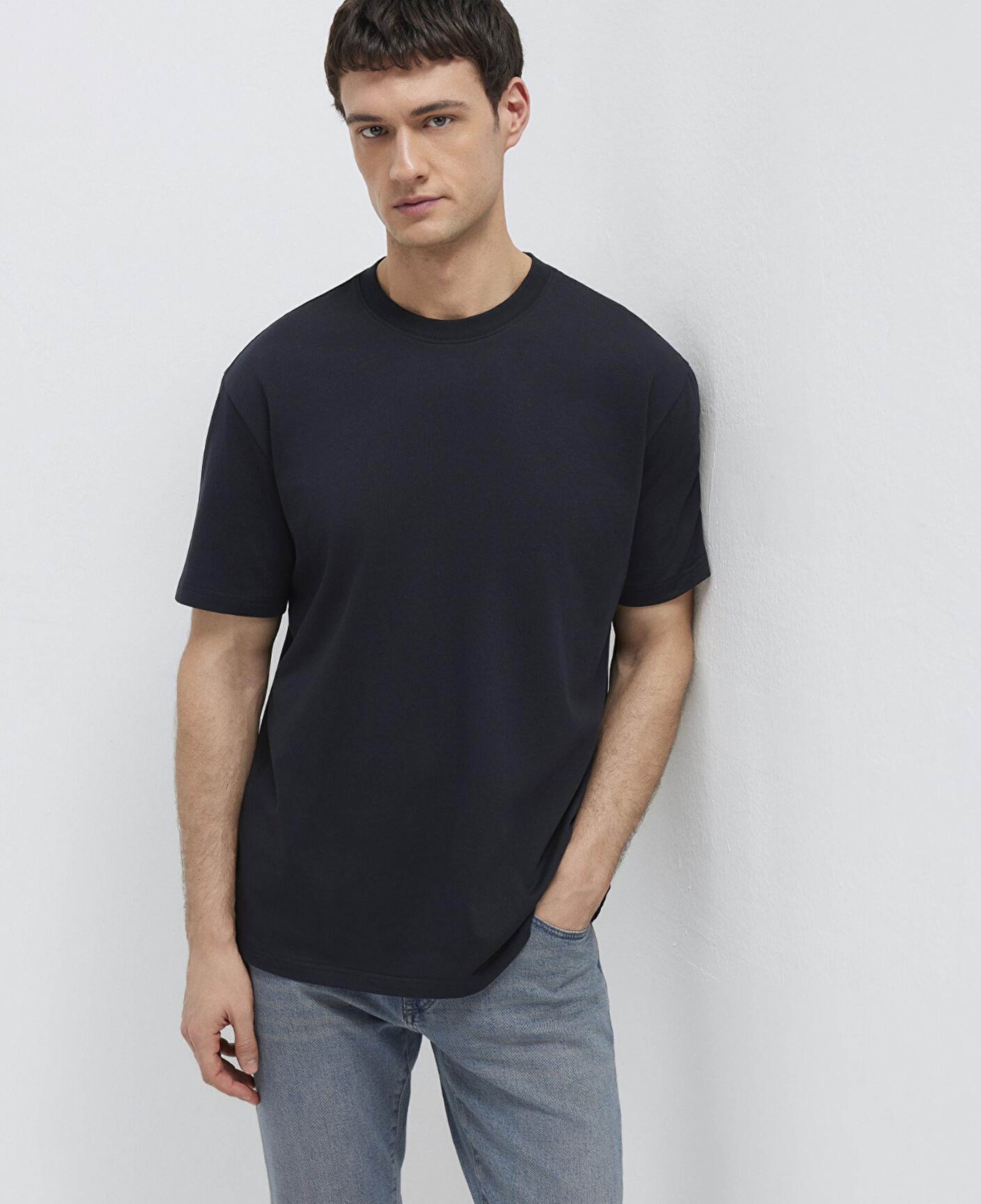 Mavi Bisiklet Yaka Siyah Basic Tişört Loose Fit / Bol Rahat Kesim 0611596-900