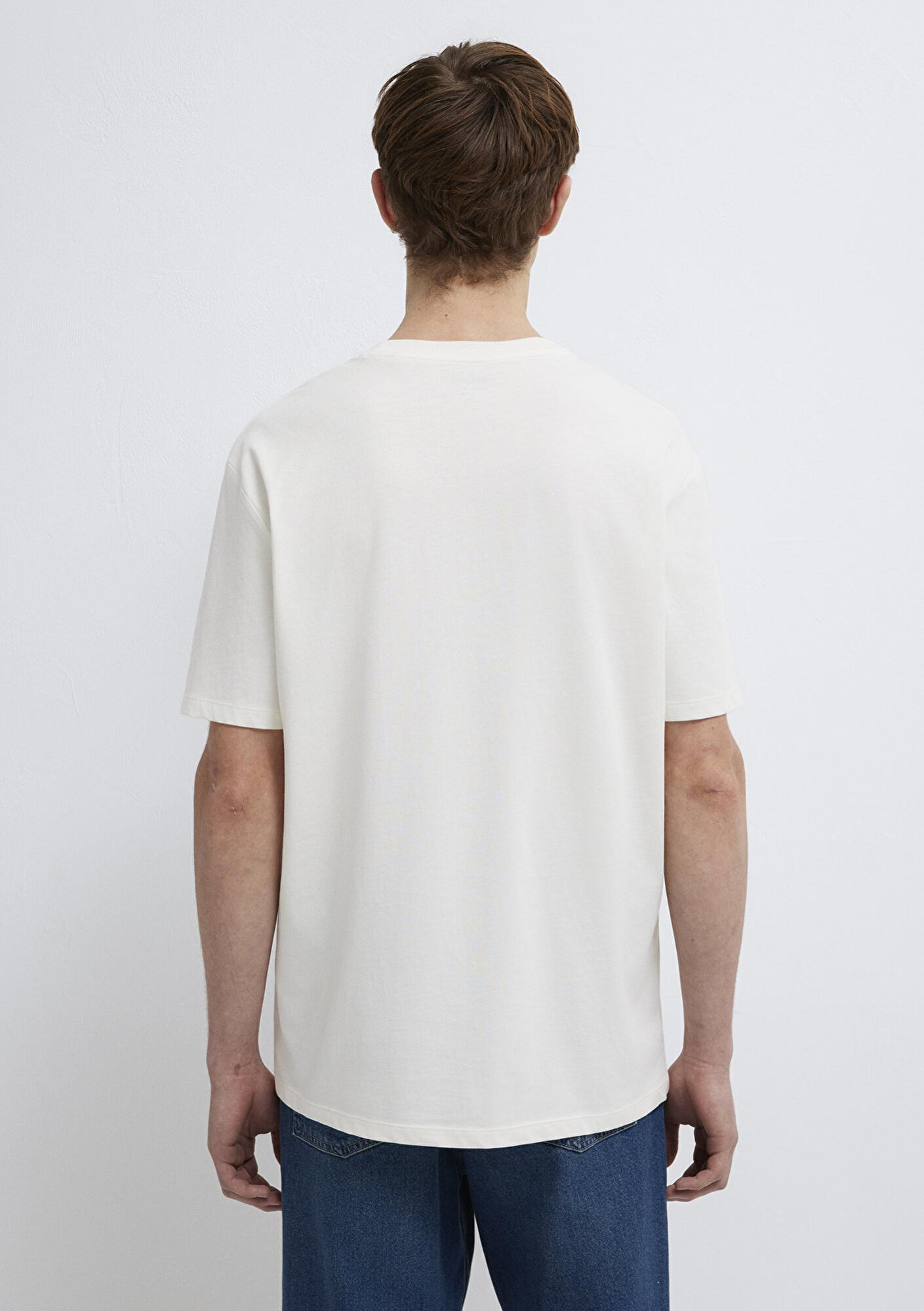 Mavi Etiket Detaylı Beyaz Basic Tişört Loose Fit / Bol Rahat Kesim 0611824-70057