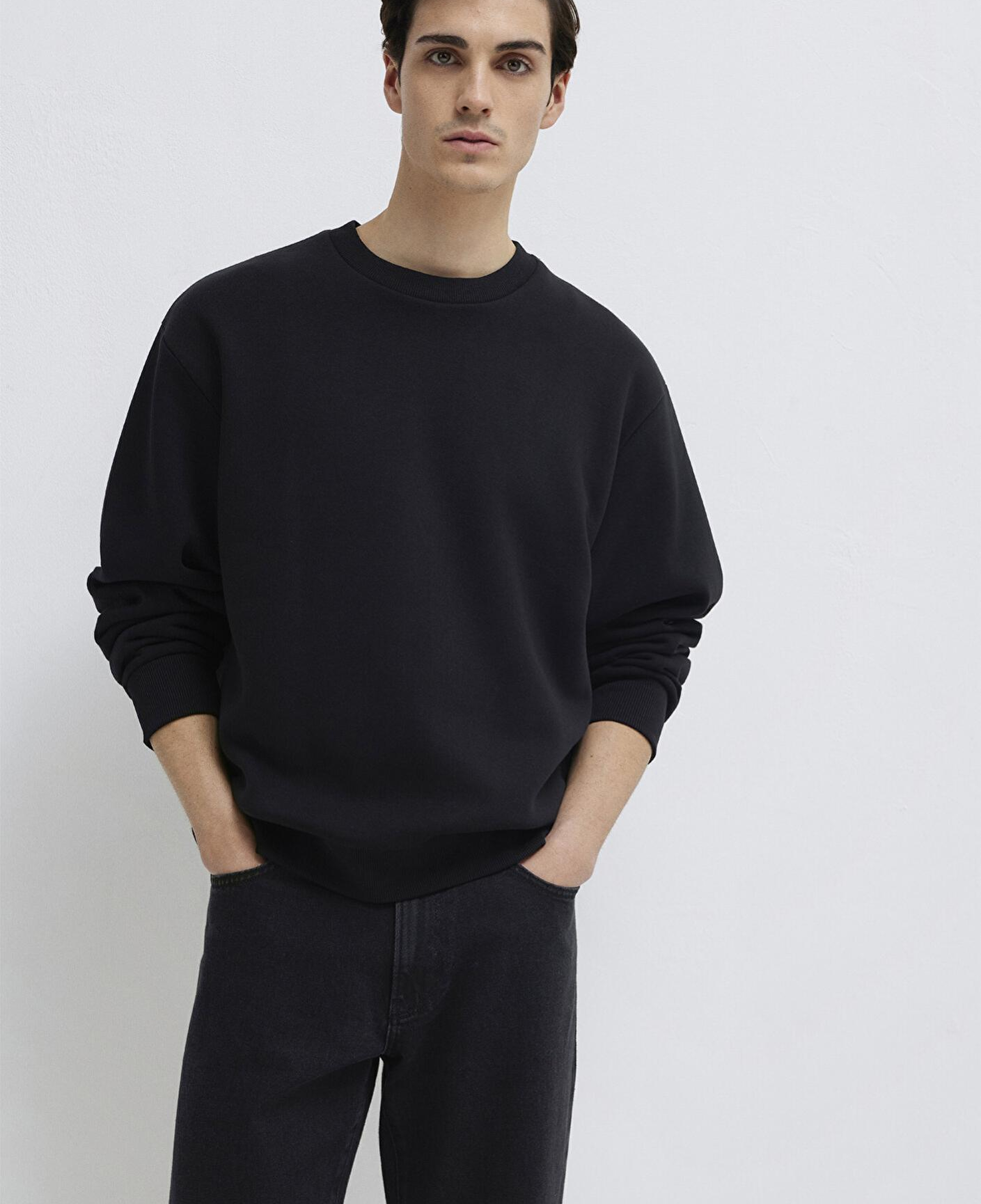 Mavi Bisiklet Yaka Siyah Basic Sweatshirt 0S10276-900