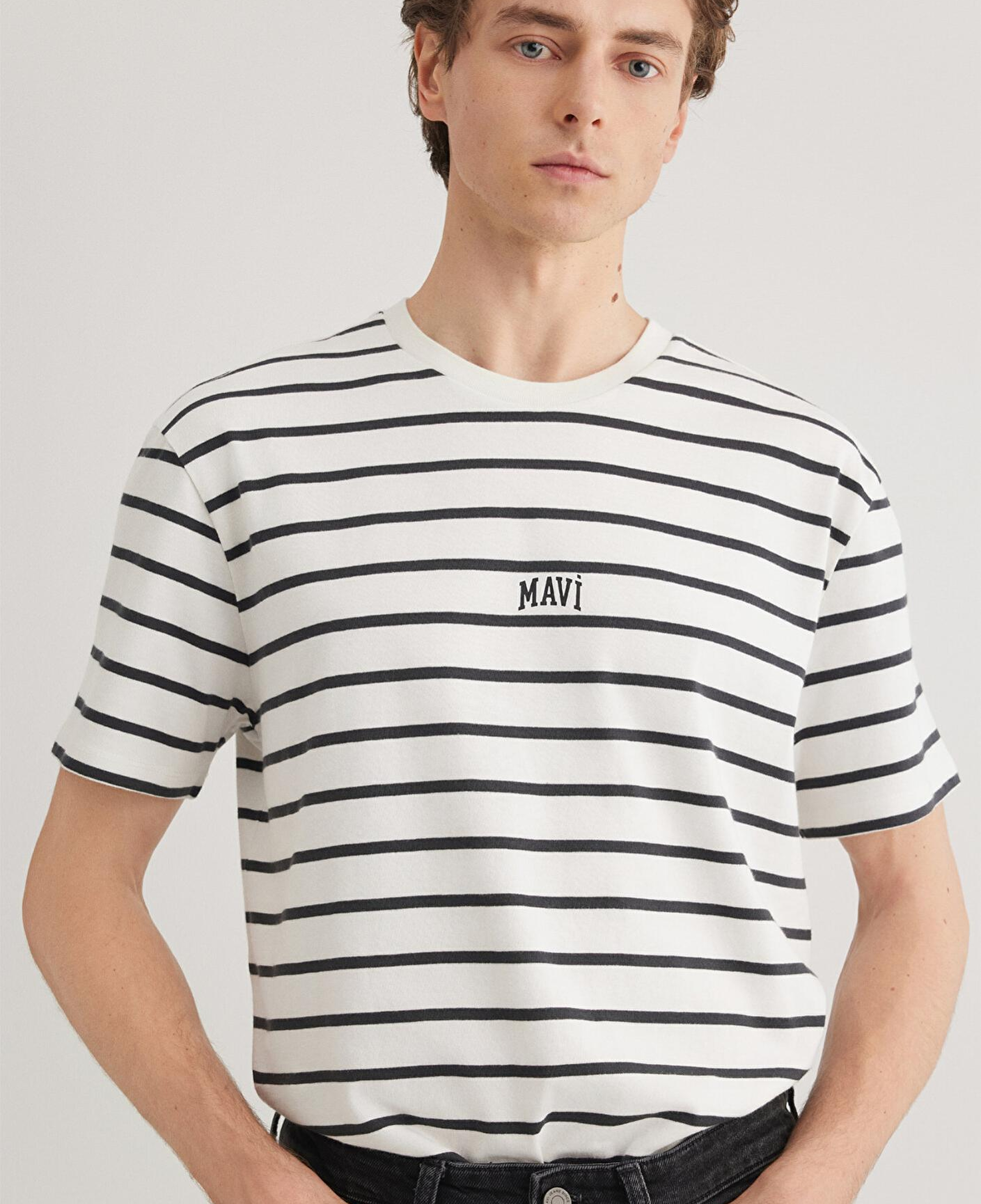 Mavi Mavi Logo Baskılı Çizgili Beyaz Tişört Loose Fit / Bol Rahat Kesim 0612420-86678