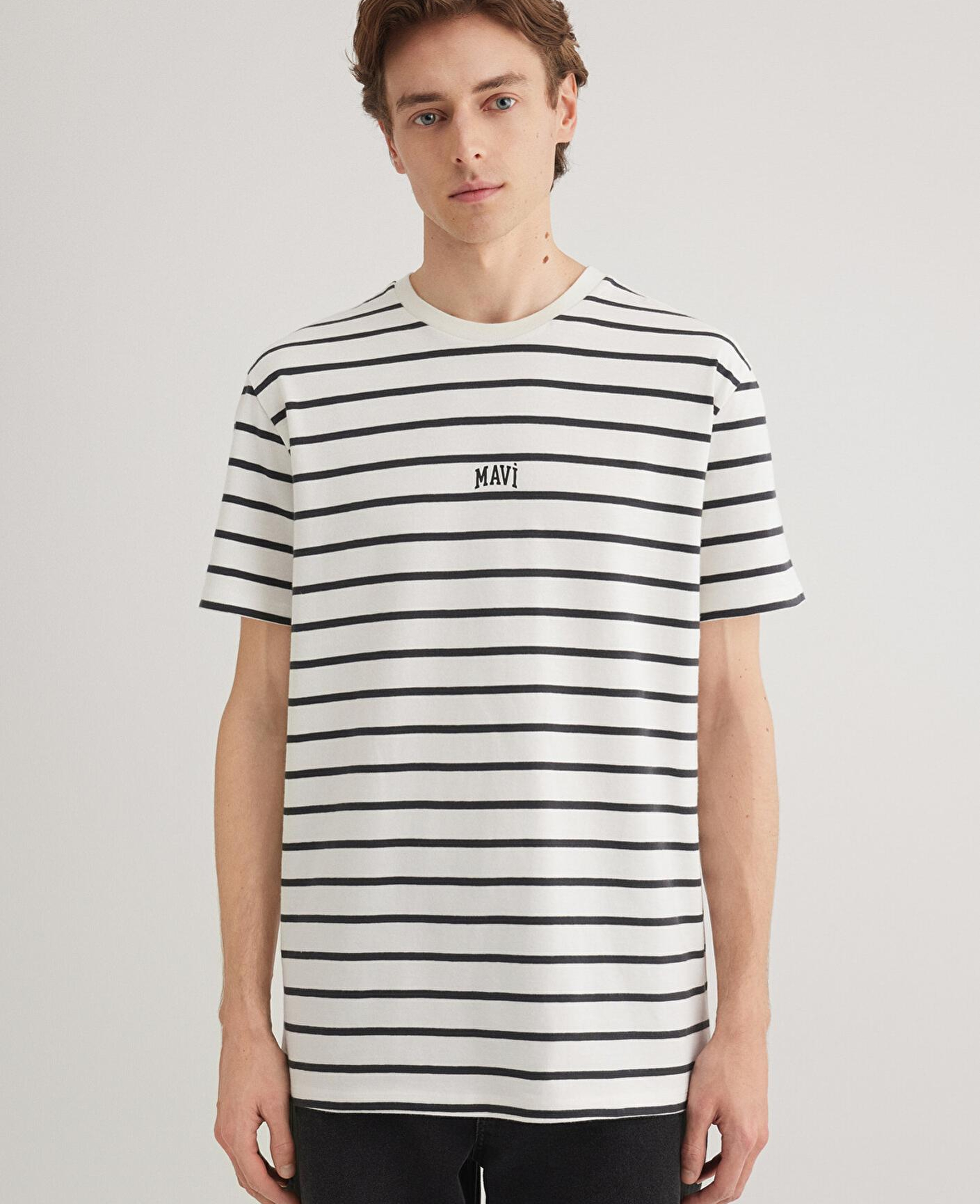 Mavi Mavi Logo Baskılı Çizgili Beyaz Tişört Loose Fit / Bol Rahat Kesim 0612420-86678