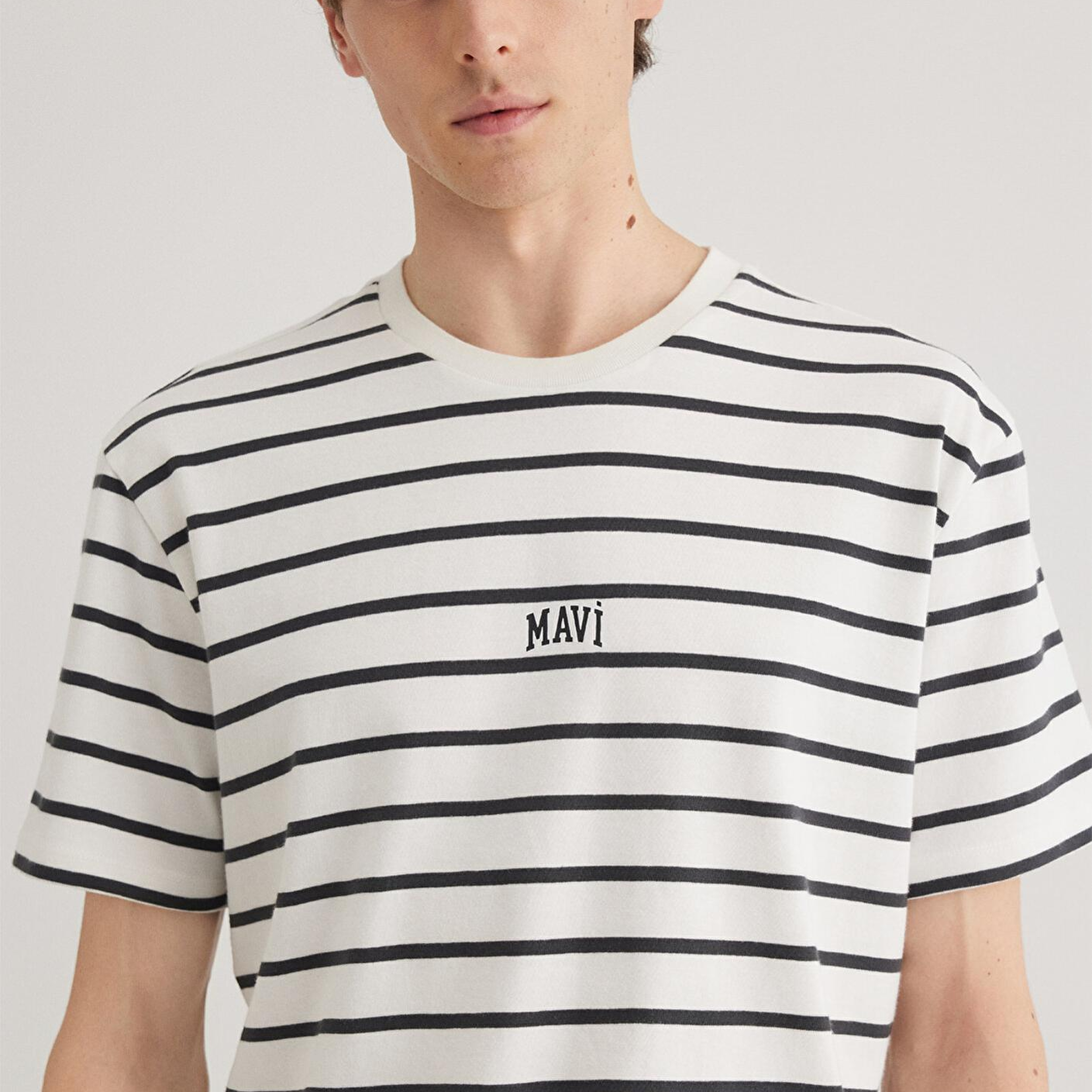 Mavi Mavi Logo Baskılı Çizgili Beyaz Tişört Loose Fit / Bol Rahat Kesim 0612420-86678