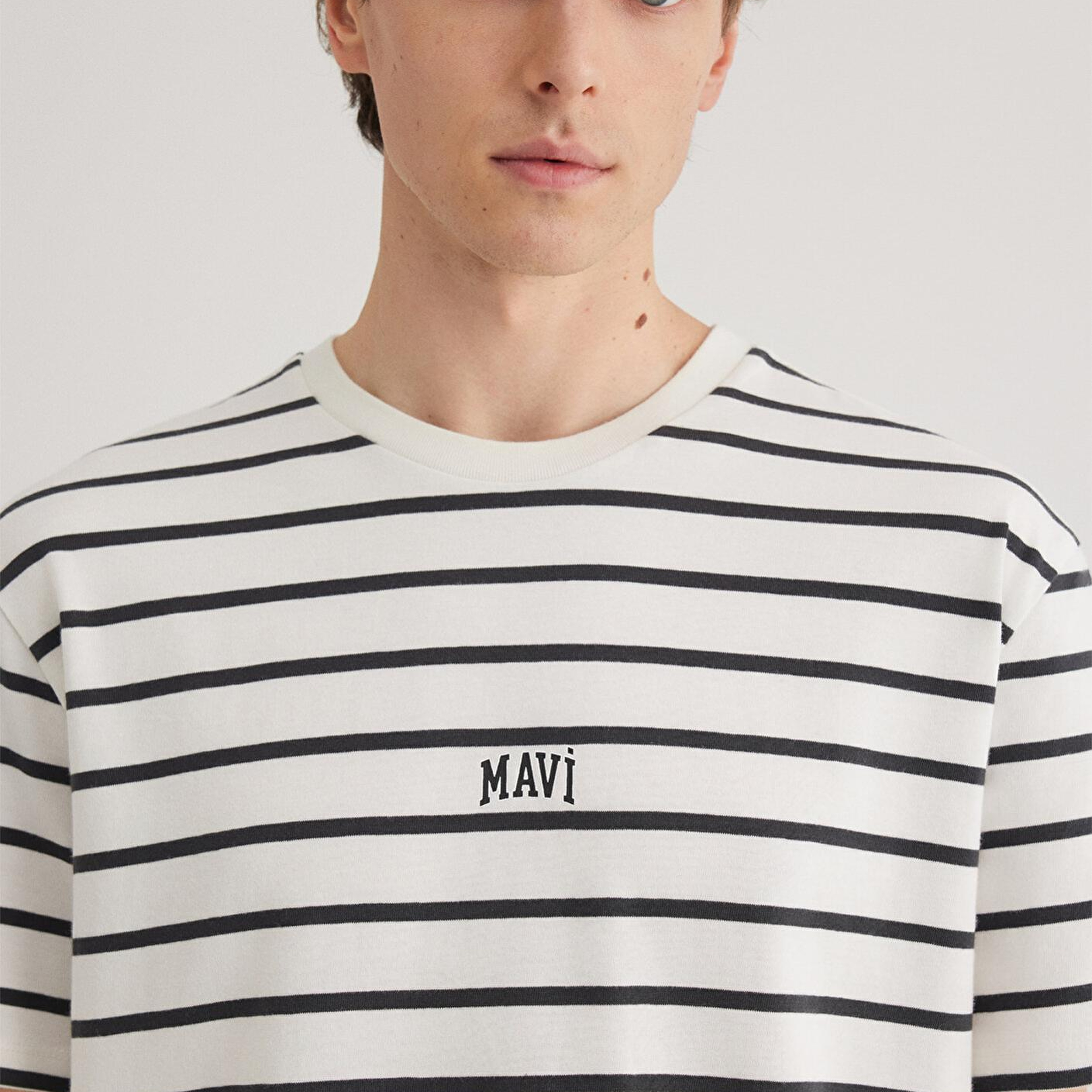 Mavi Mavi Logo Baskılı Çizgili Beyaz Tişört Loose Fit / Bol Rahat Kesim 0612420-86678