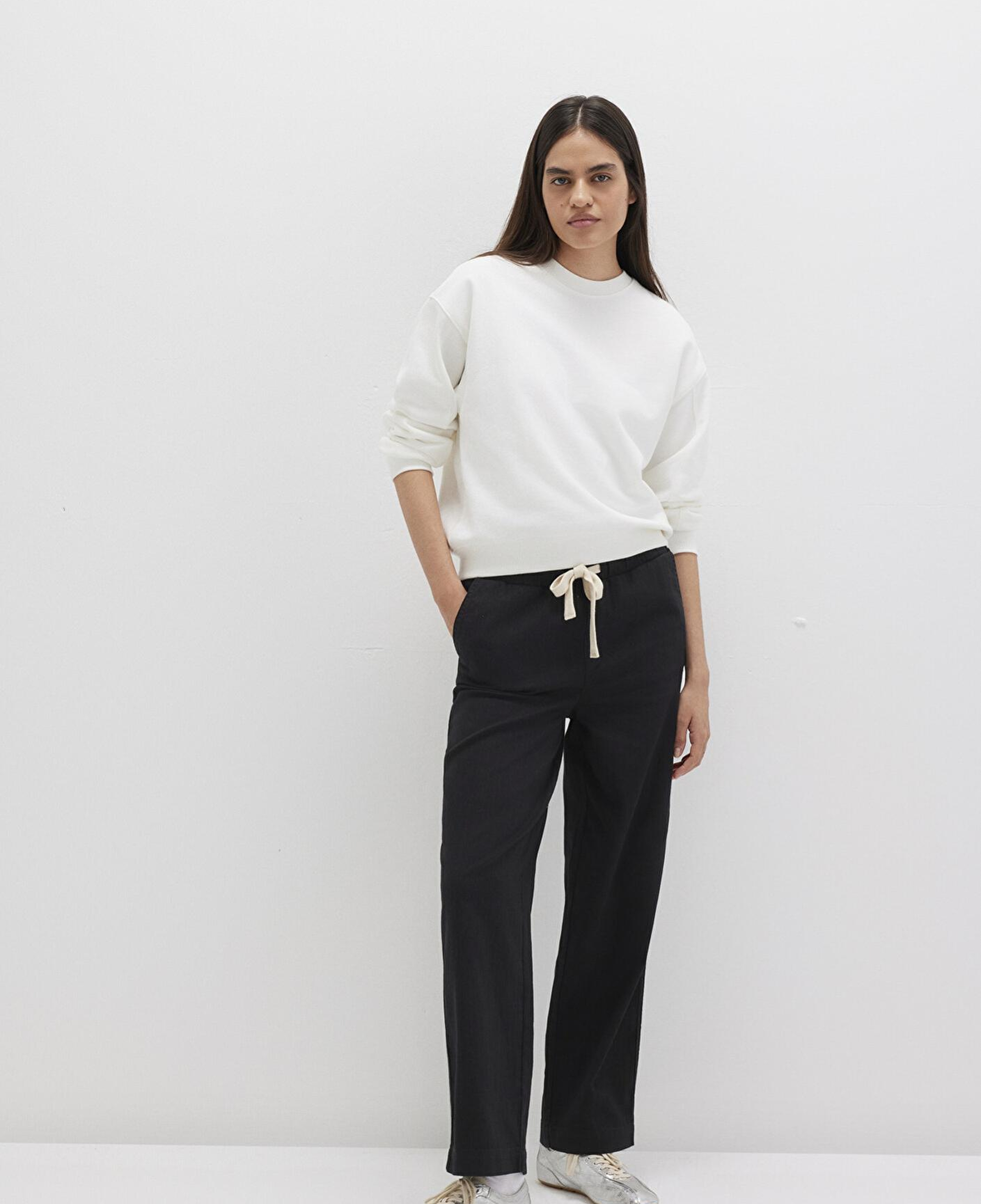 Mavi Beli Bağcıklı Siyah  Pantolon 1010945-900