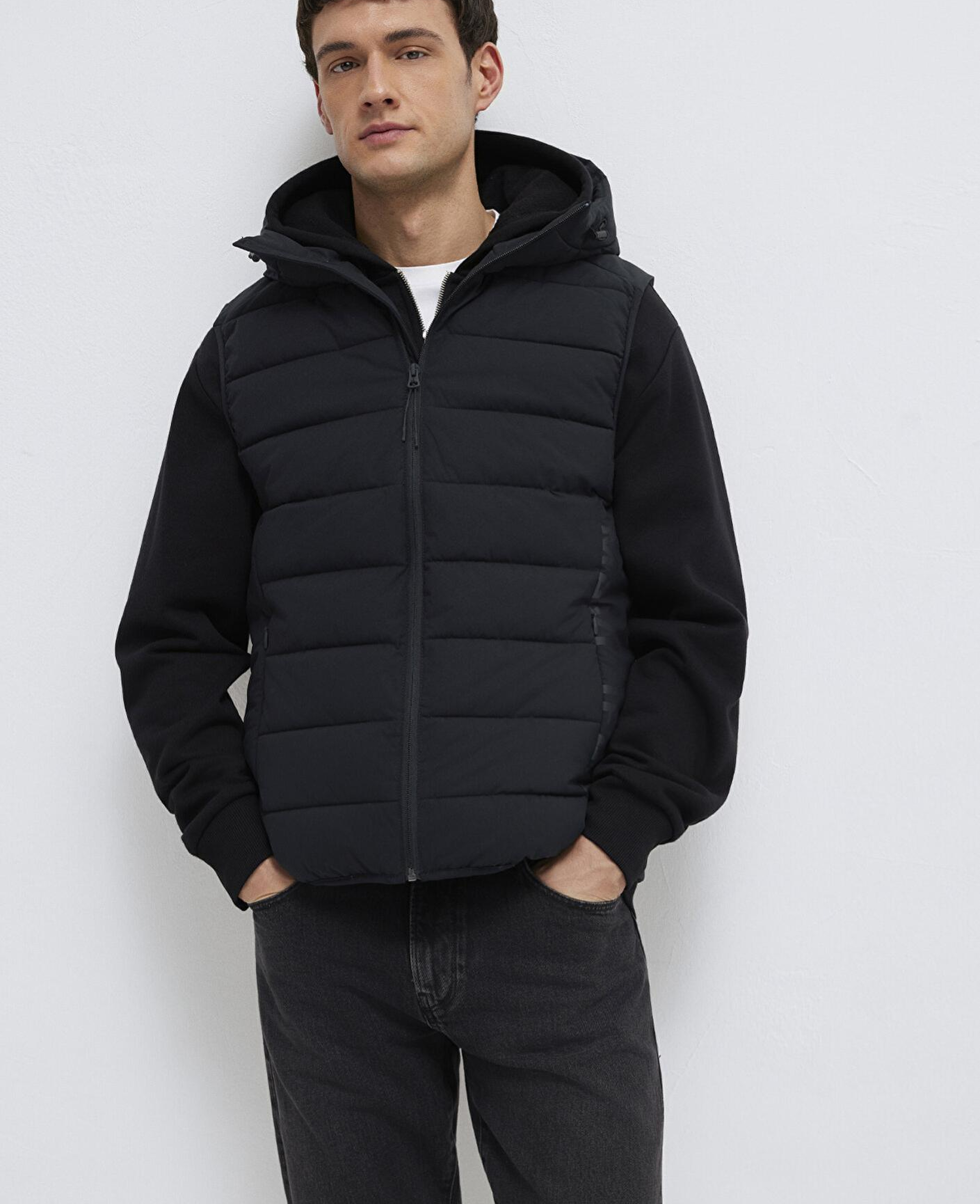 Mavi Mavi Jeans Detaylı Kapüşonlu Siyah Şişme Yelek Regular Fit / Normal Kesim 0110554-900