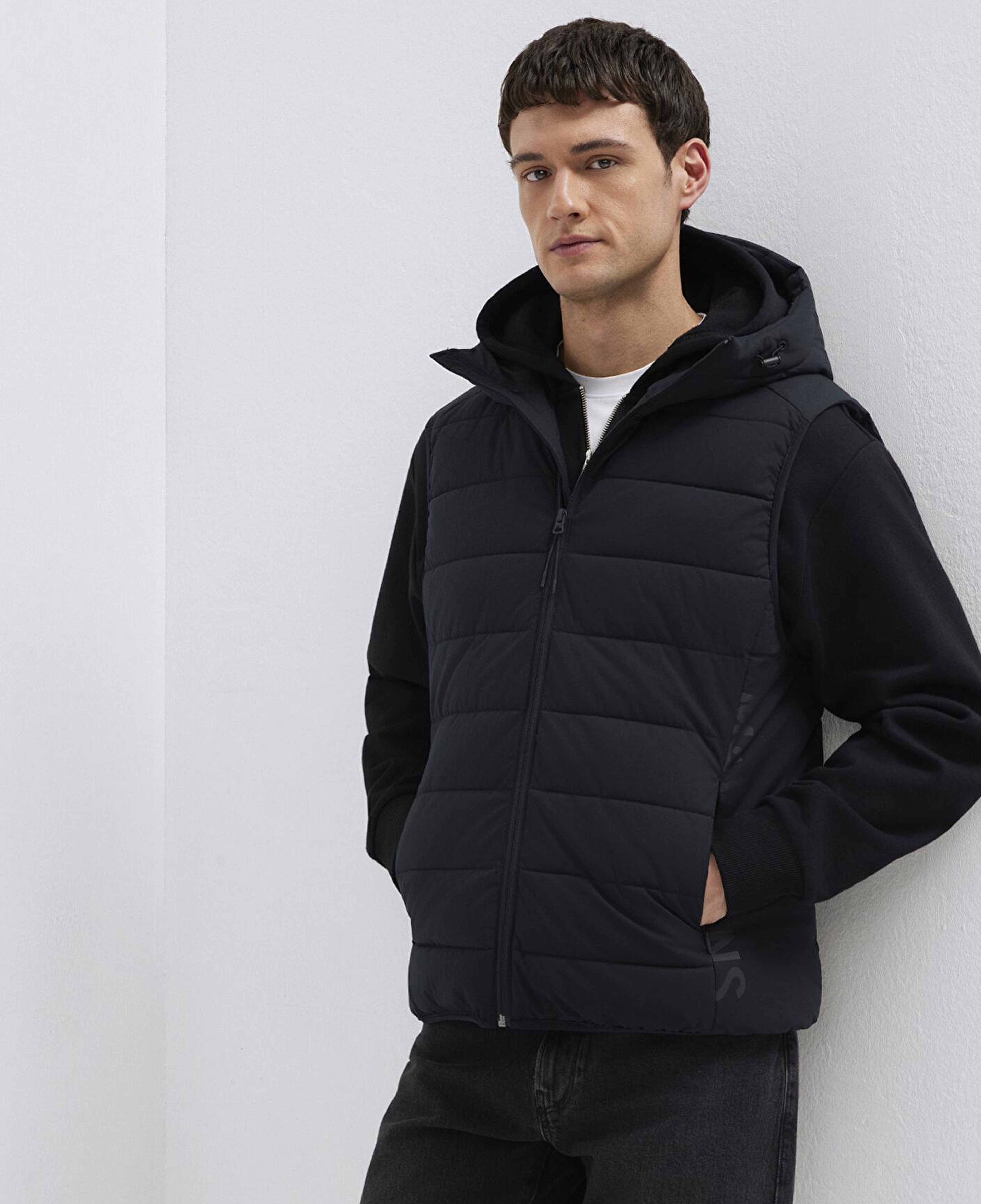 Mavi Mavi Jeans Detaylı Kapüşonlu Siyah Şişme Yelek Regular Fit / Normal Kesim 0110554-900