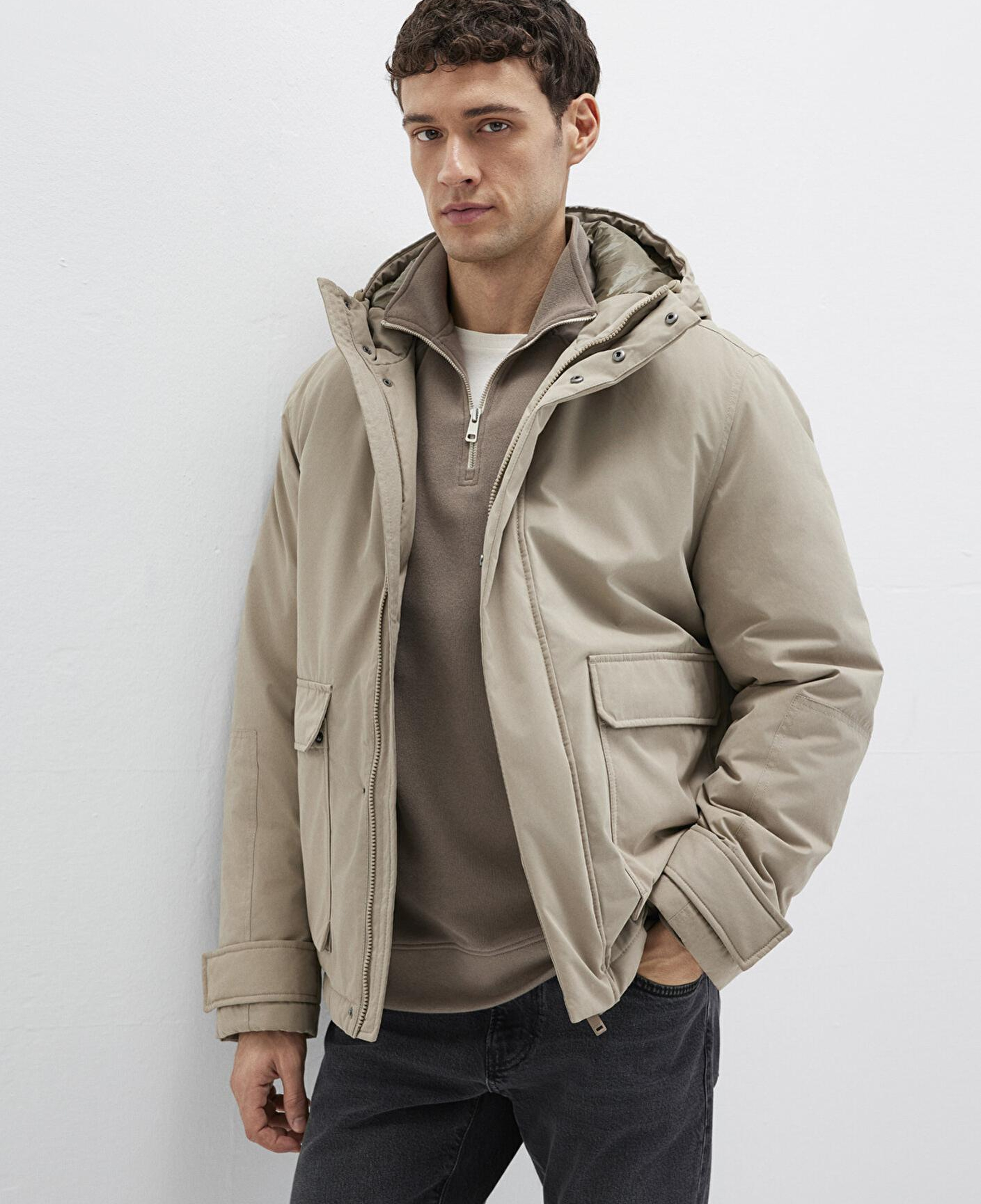 Mavi Cep Detaylı Kapüşonlu Bej Mont 0110657-70355