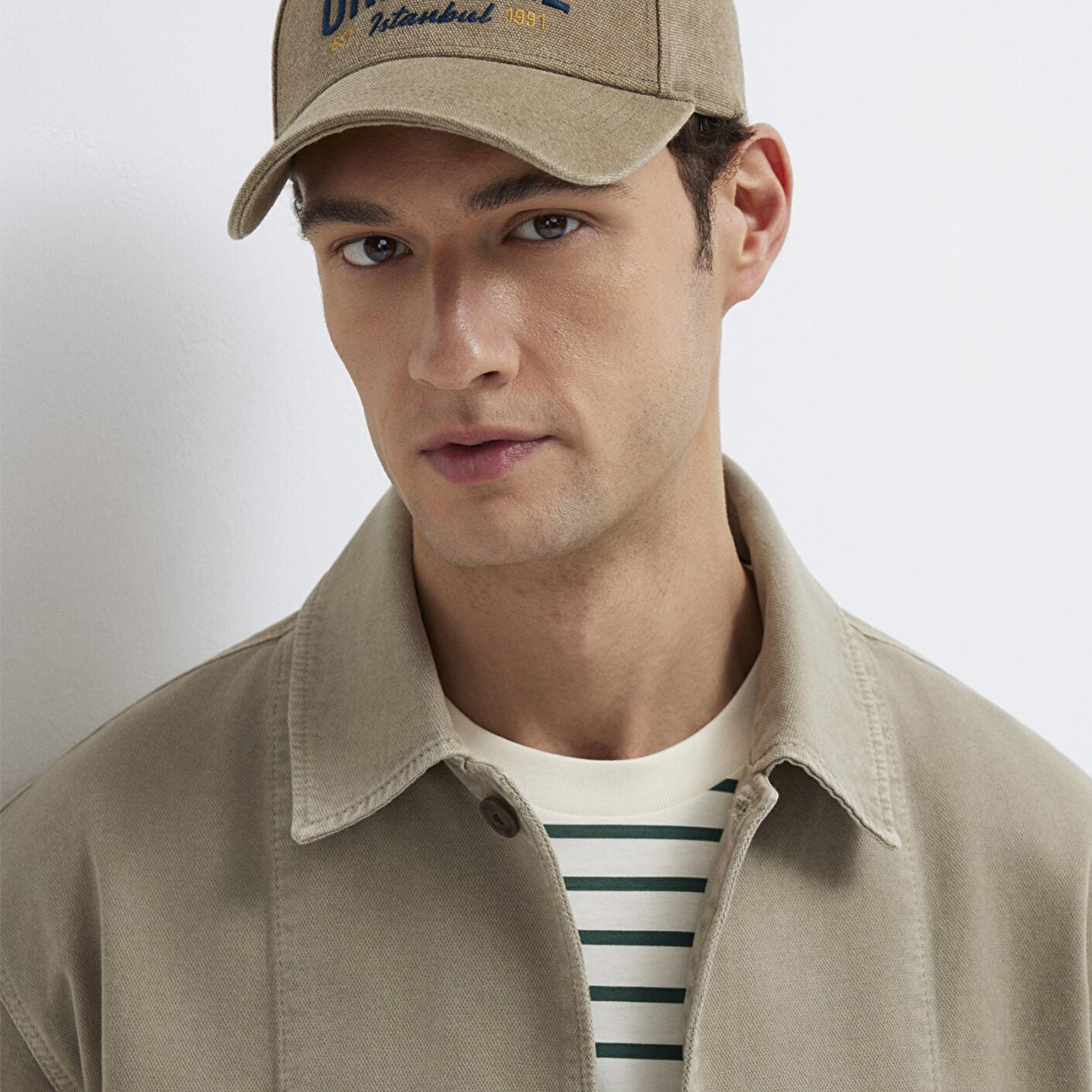 Mavi İşlemeli Bej Şapka 0911813-70202