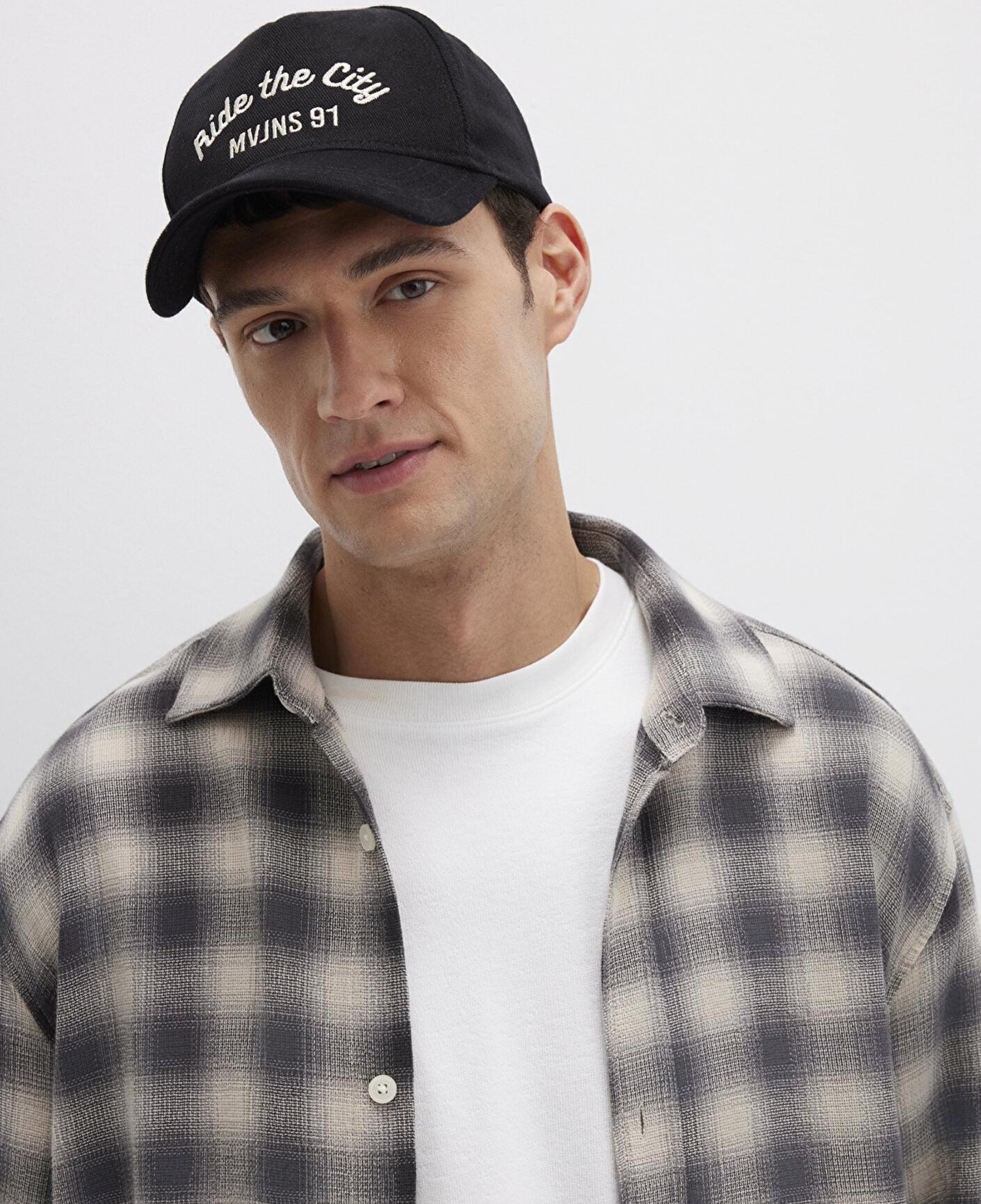 Mavi Ride The City Nakışlı Siyah Şapka 0911925-900