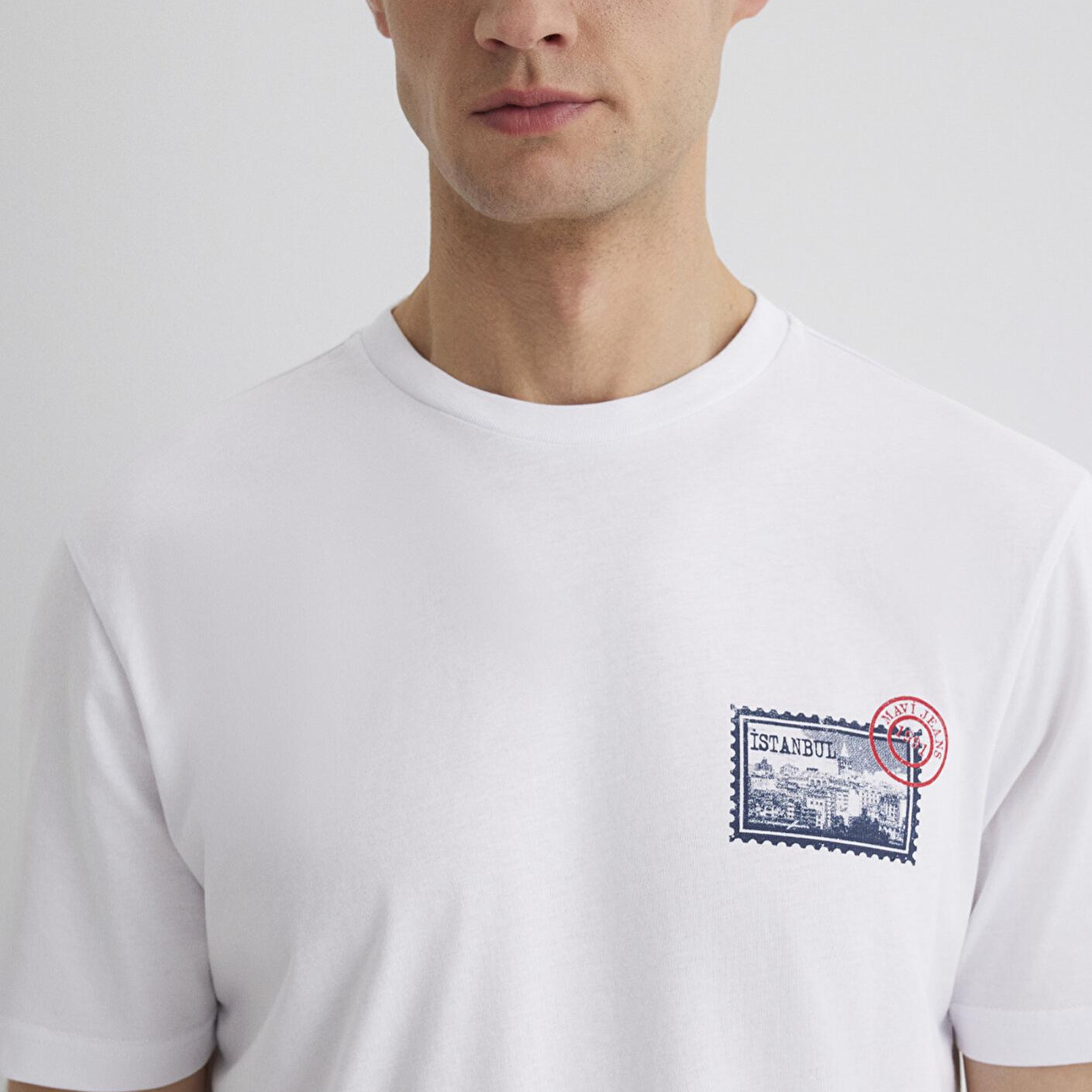 Mavi İstanbul Baskılı Beyaz Tişört Regular Fit / Normal Kesim 0612998-620