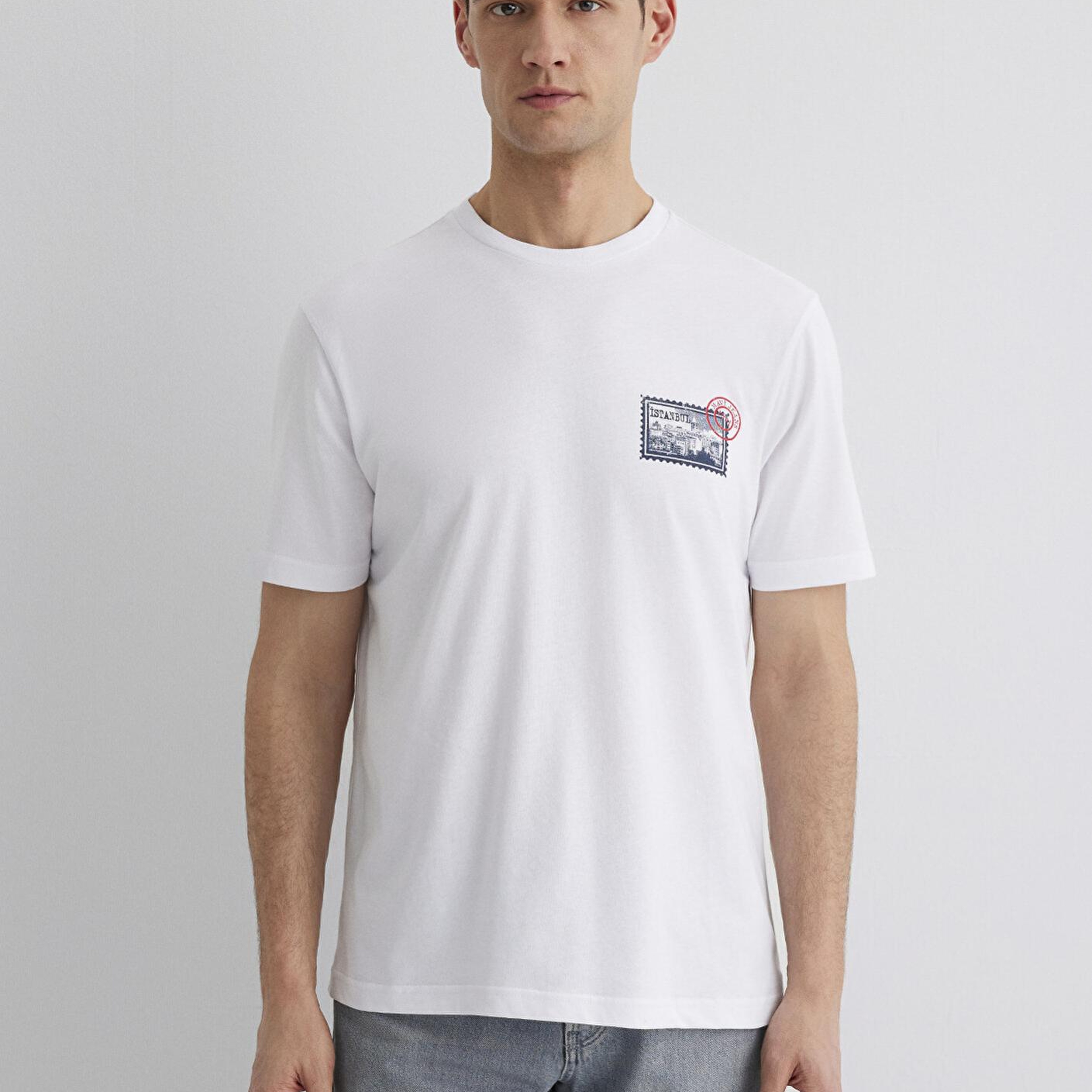 Mavi İstanbul Baskılı Beyaz Tişört Regular Fit / Normal Kesim 0612998-620