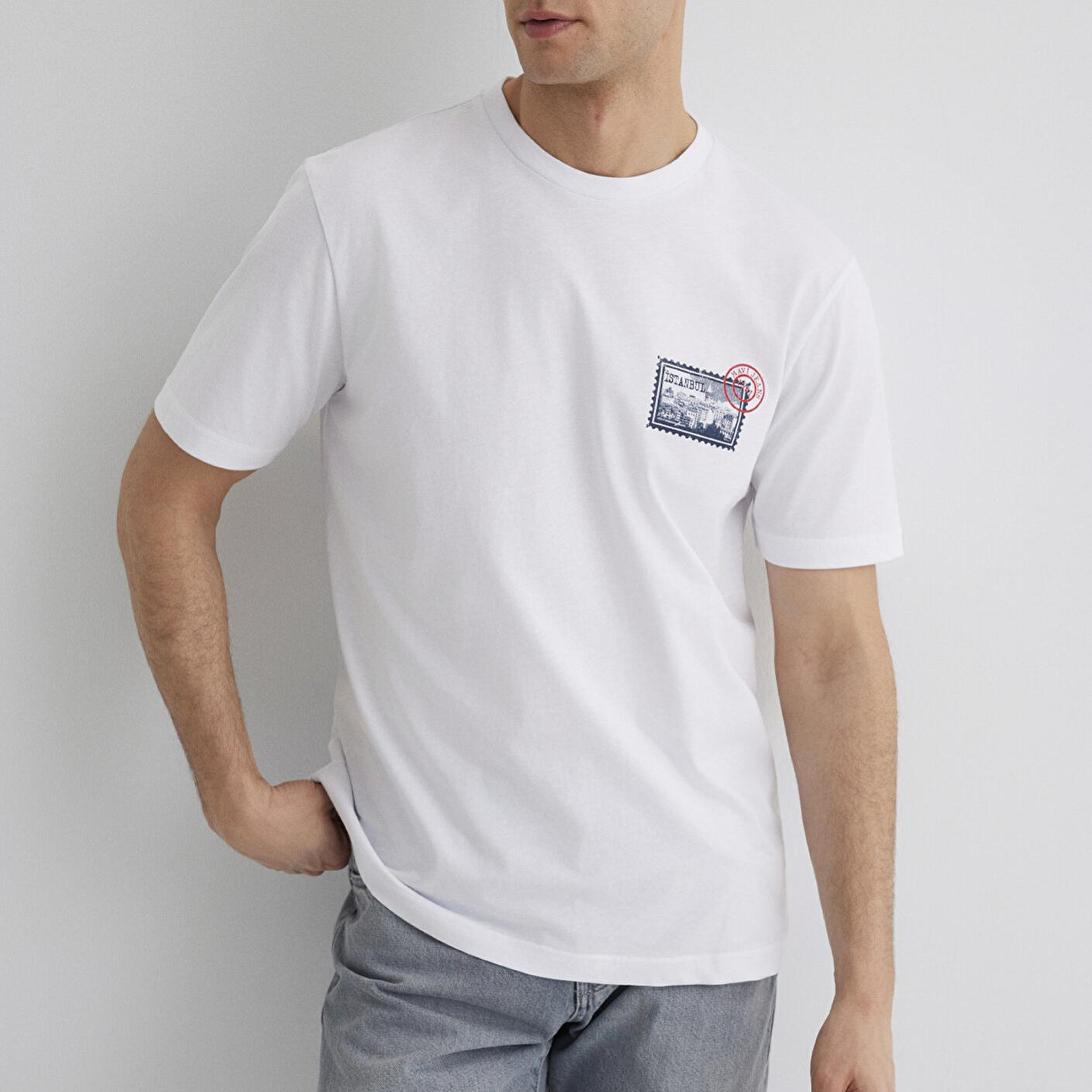 Mavi İstanbul Baskılı Beyaz Tişört Regular Fit / Normal Kesim 0612998-620