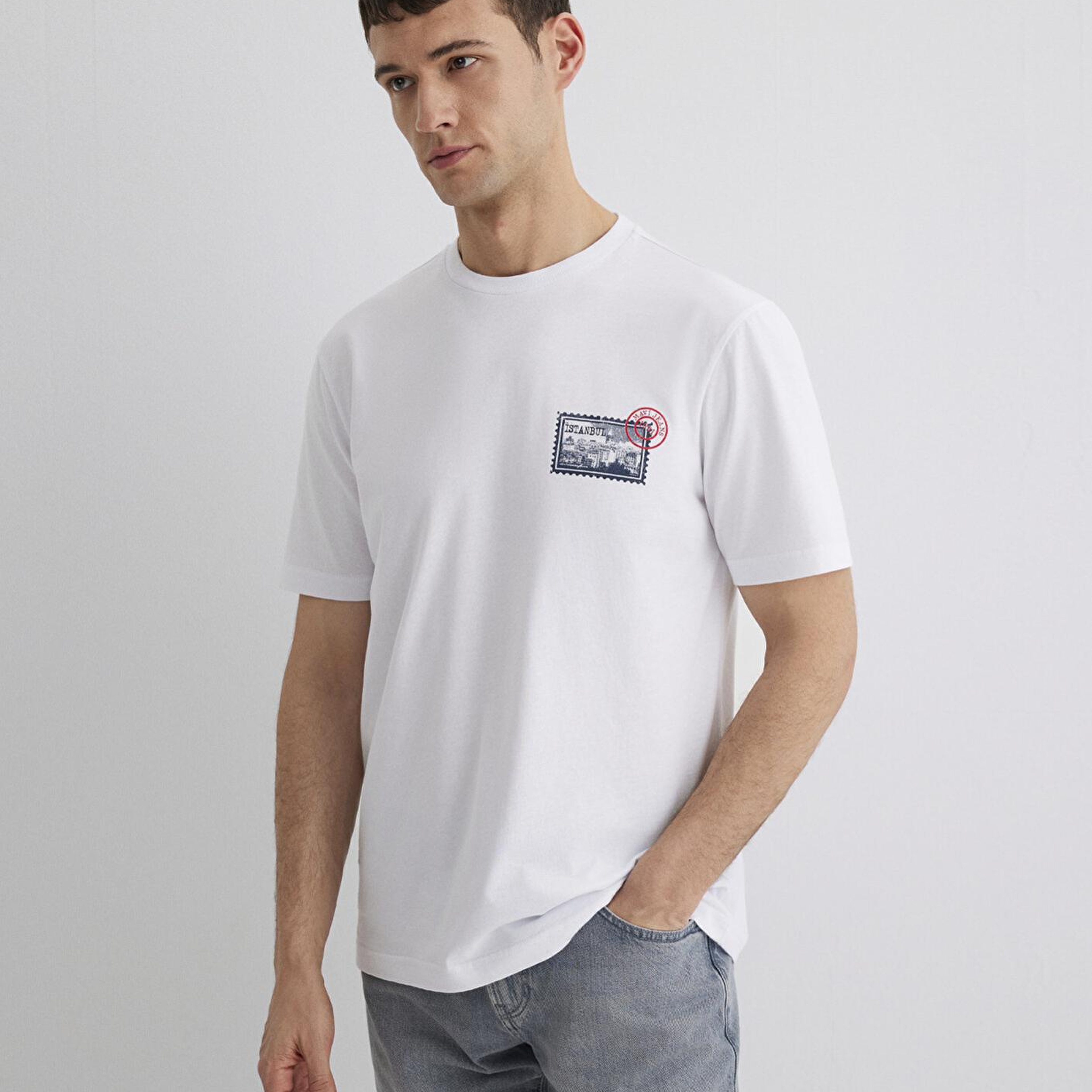Mavi İstanbul Baskılı Beyaz Tişört Regular Fit / Normal Kesim 0612998-620