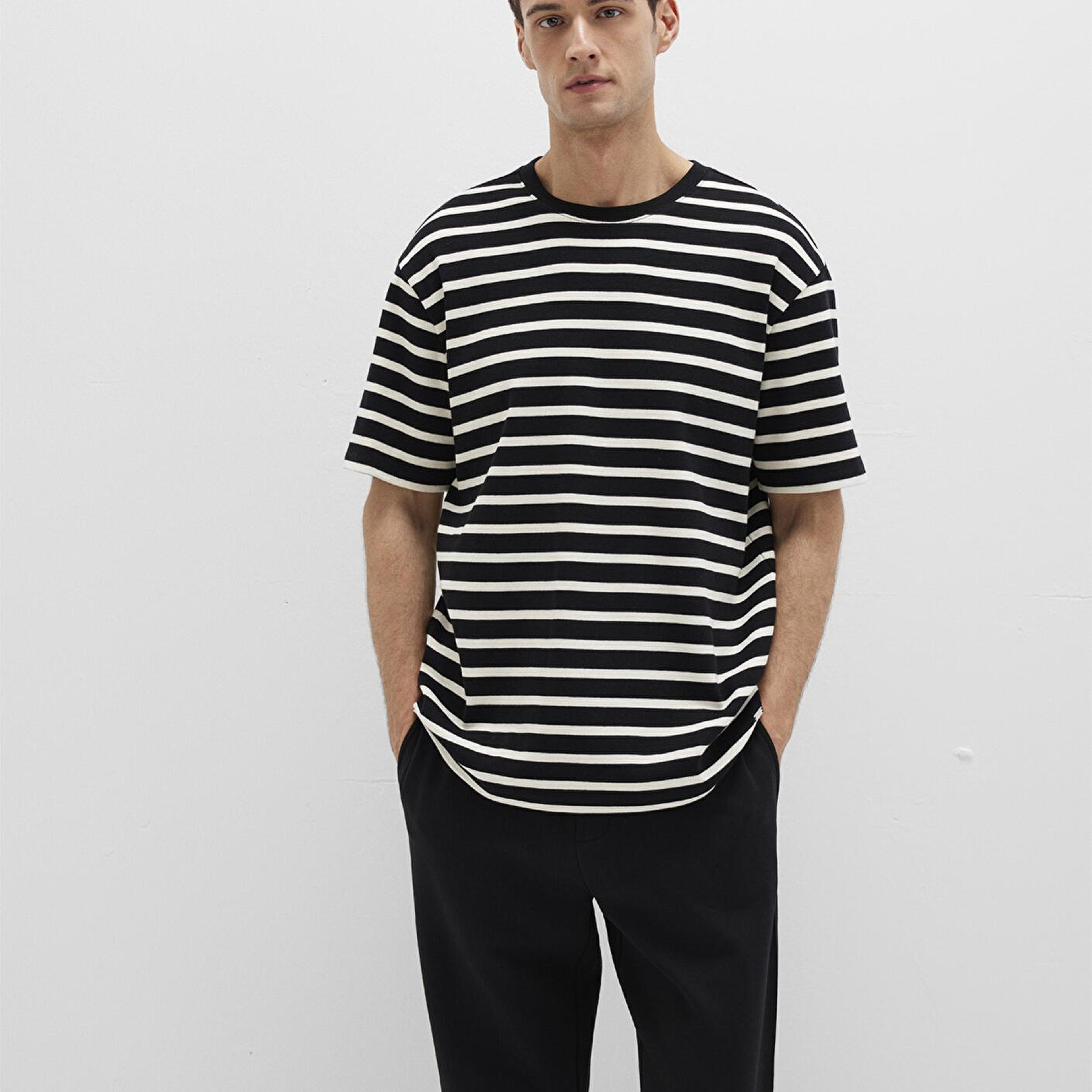 Mavi Mavi Black Ekru Çizgili Siyah Tişört Loose Fit / Bol Rahat Kesim 0612860-70057