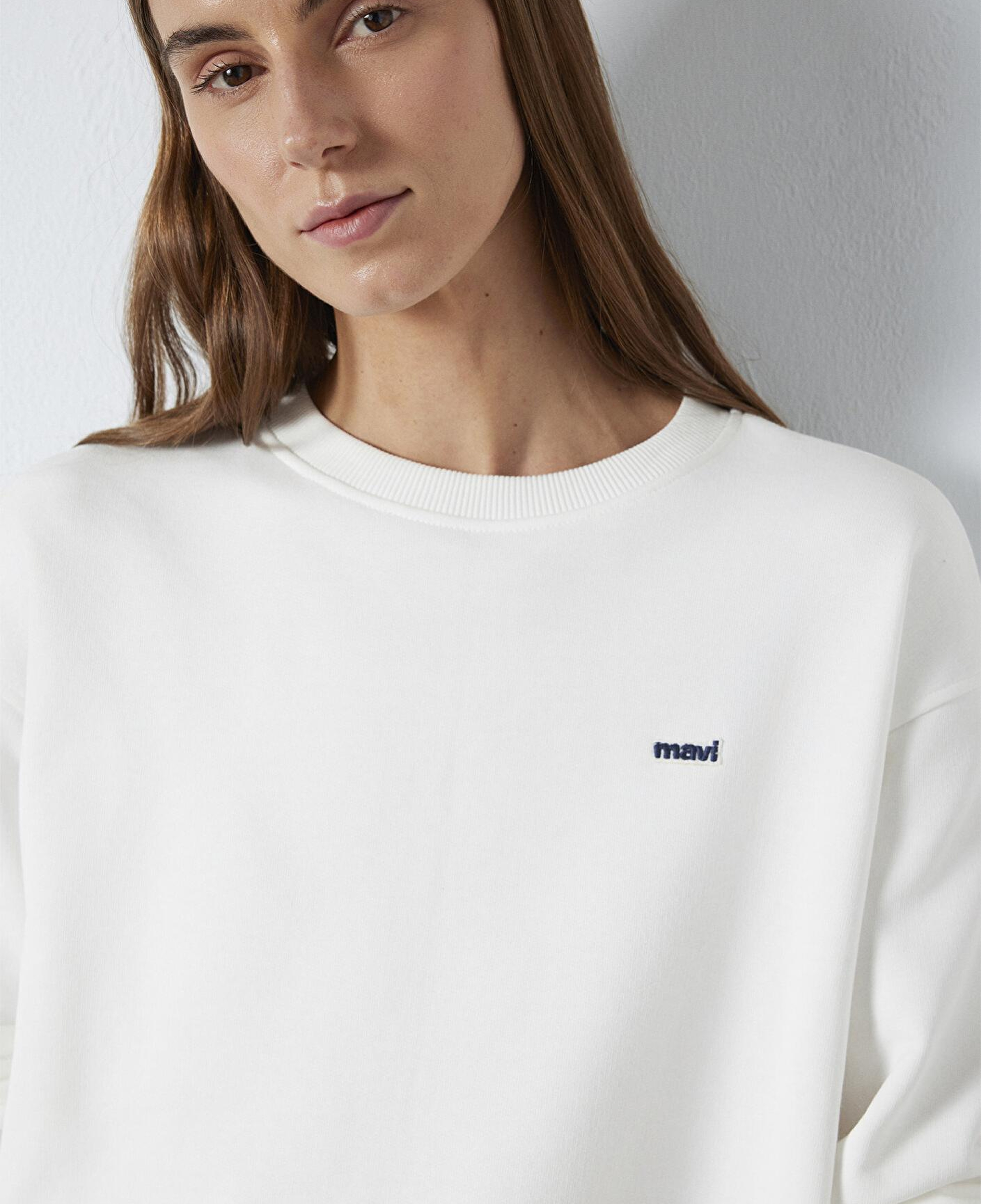 Mavi Mavi Nakışlı Ekru Sweatshirt 1S10366-70057