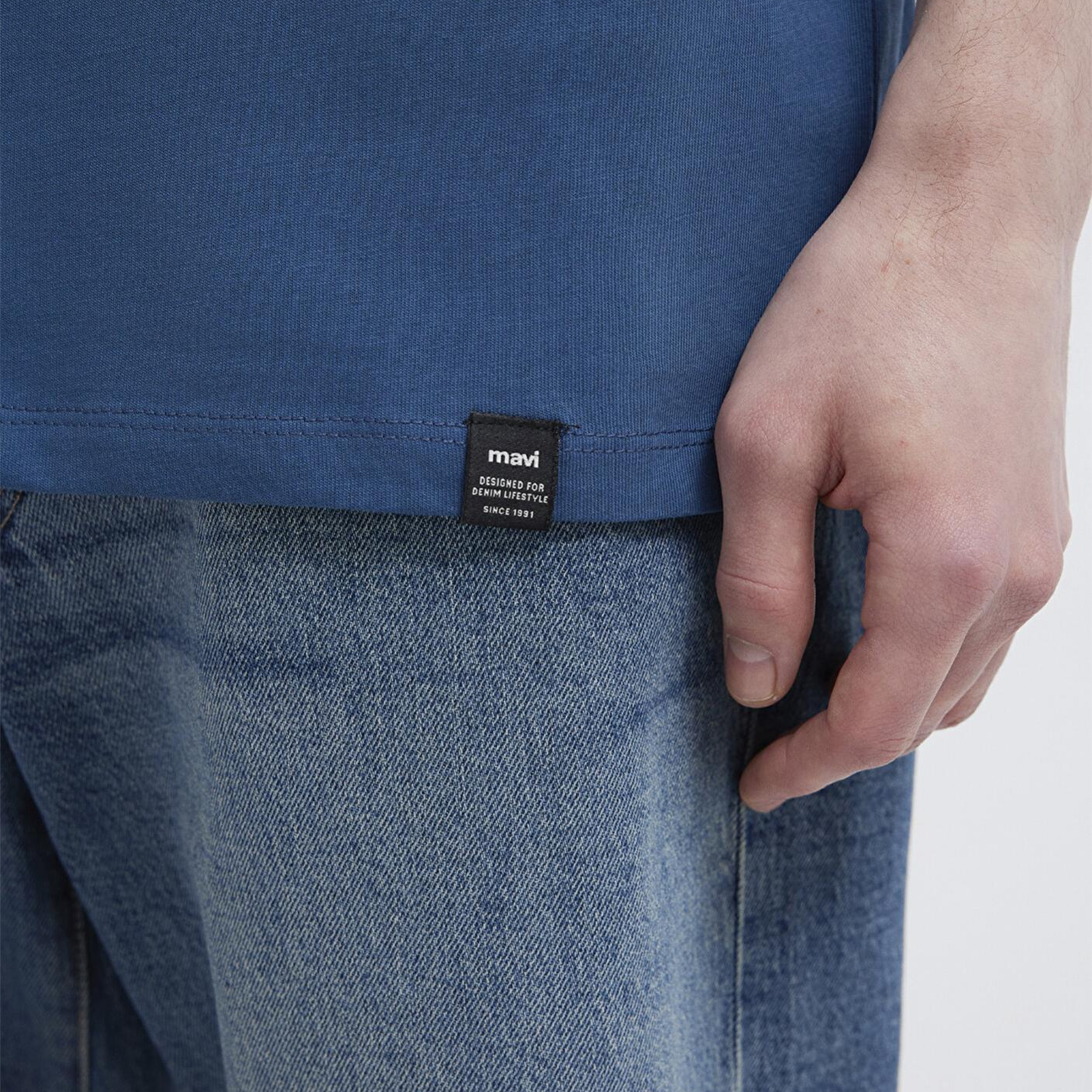 Mavi Etiket Detaylı Mavi Basic Tişört Loose Fit / Bol Rahat Kesim 0611824-90609