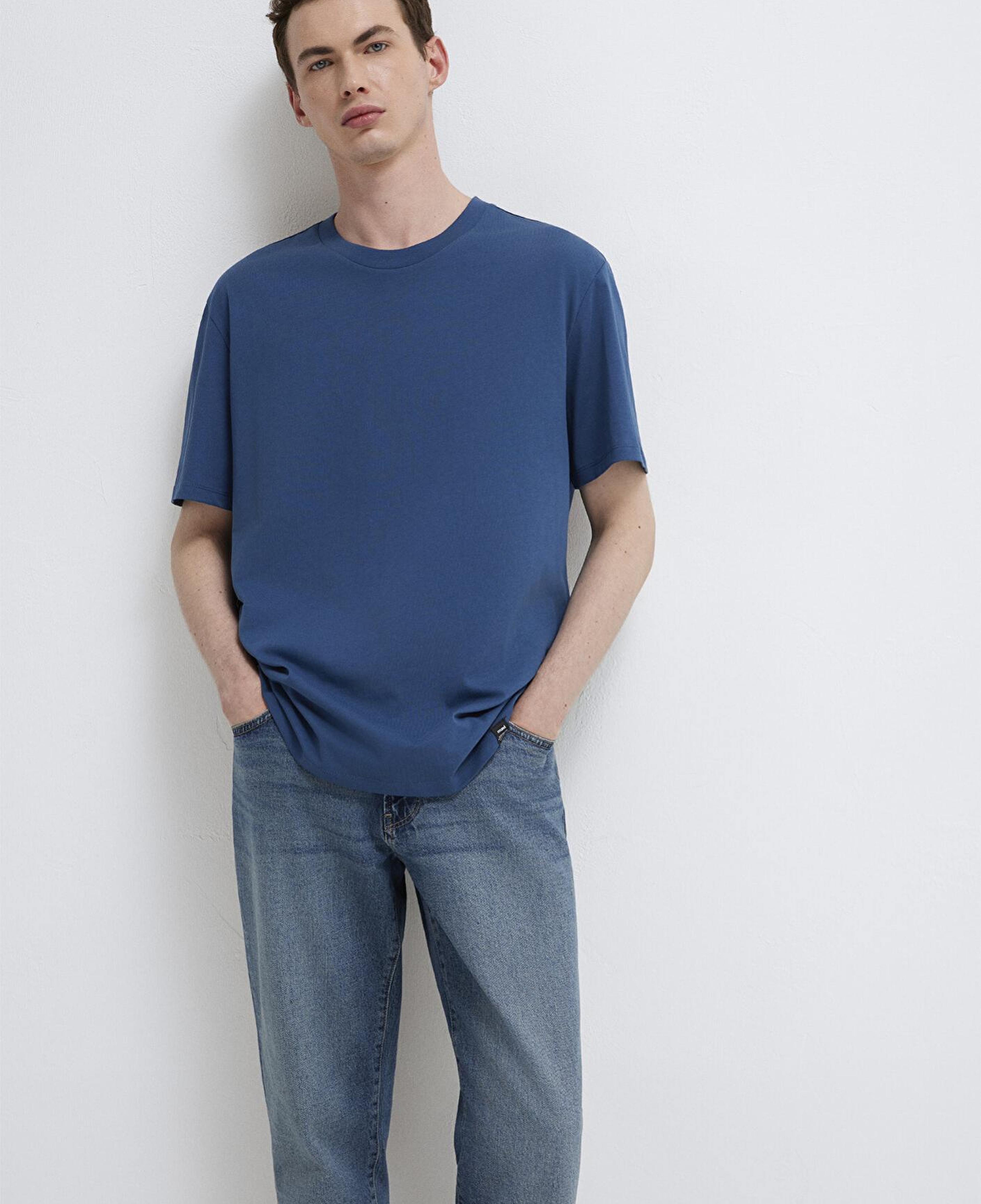 Mavi Etiket Detaylı Mavi Basic Tişört Loose Fit / Bol Rahat Kesim 0611824-90609