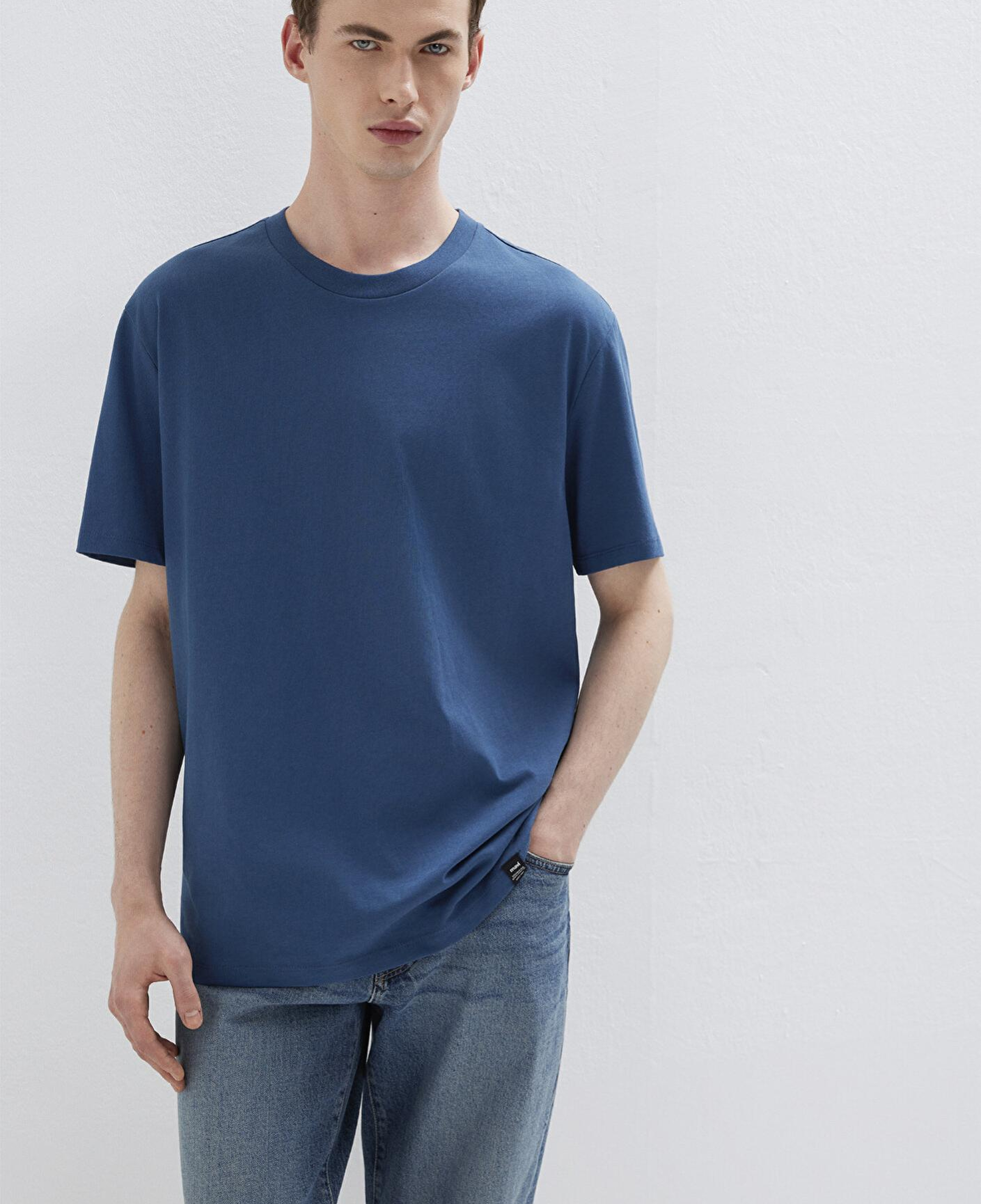 Mavi Etiket Detaylı Mavi Basic Tişört Loose Fit / Bol Rahat Kesim 0611824-90609