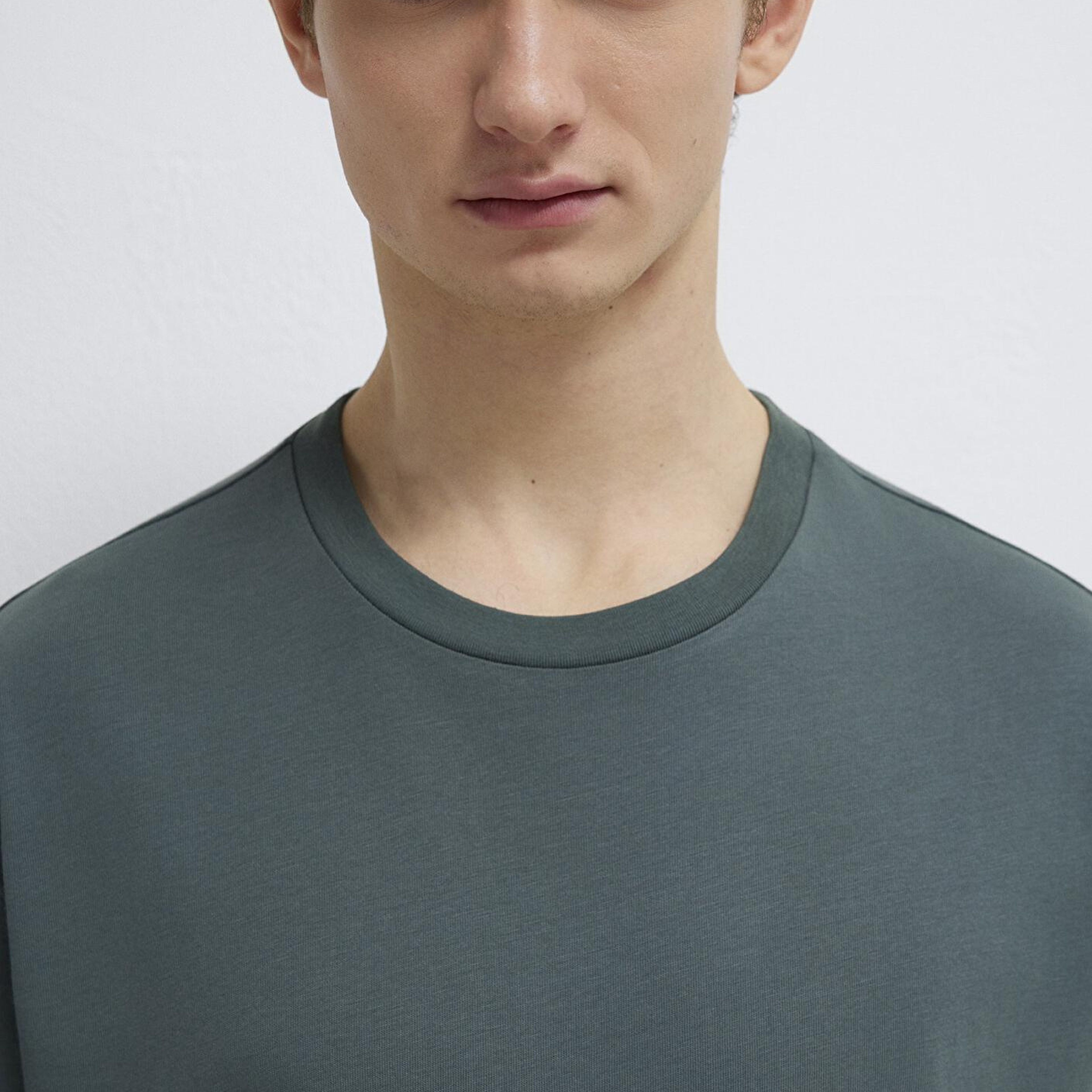 Mavi Etiket Detaylı Yeşil Basic Tişört Loose Fit / Bol Rahat Kesim 0611824-71598