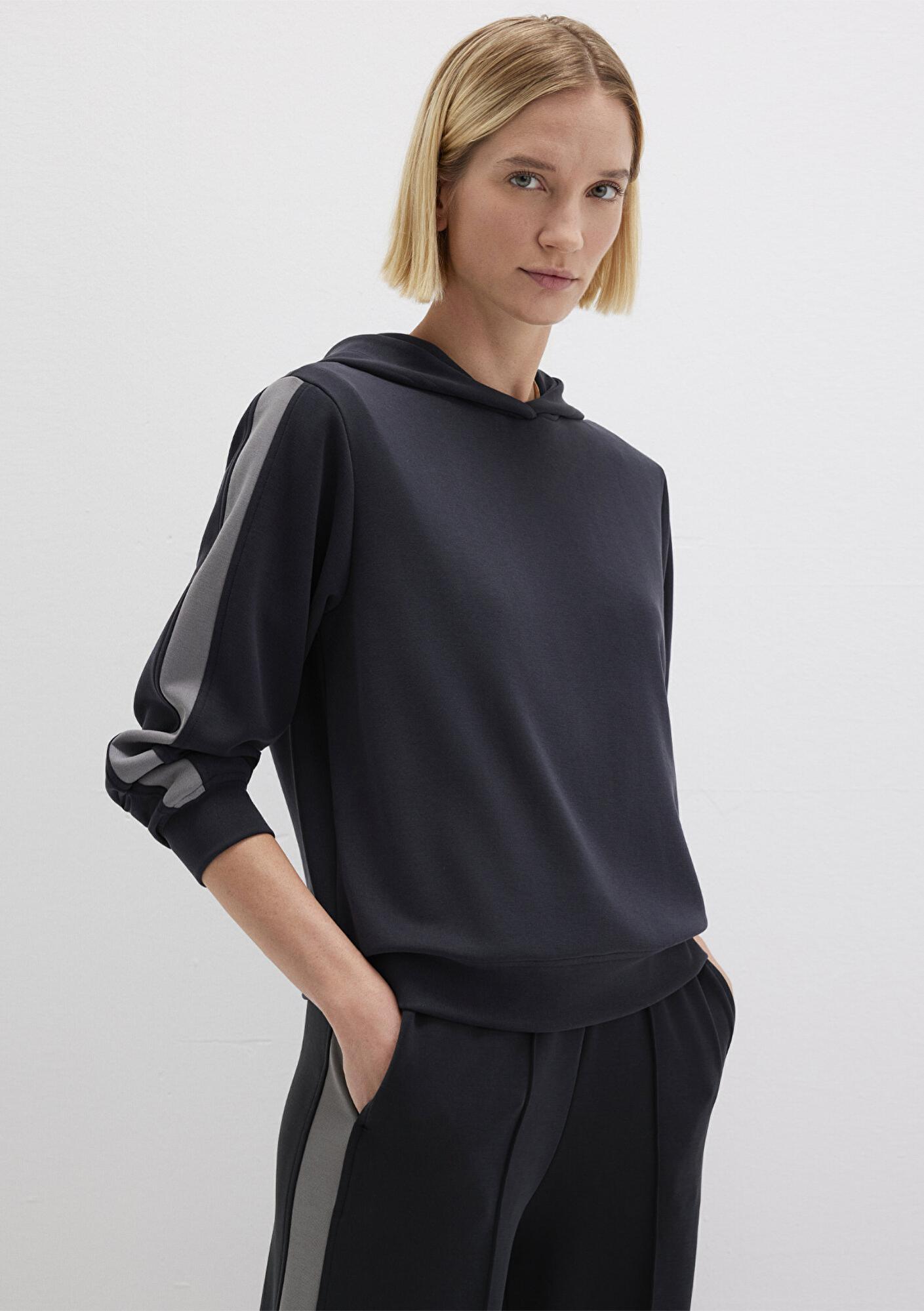 Mavi Şerit Detaylı Kapüşonlu (TENCEL™) Modal Siyah Sweatshirt 1S10443-900