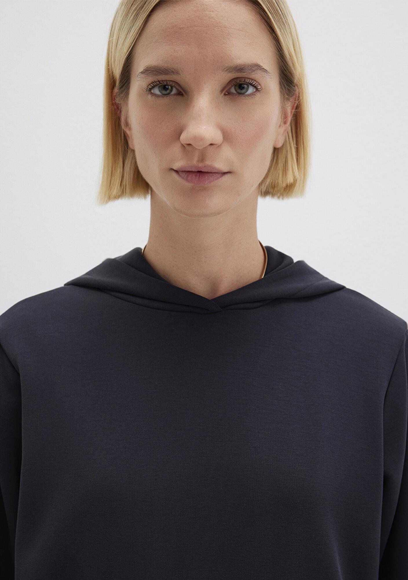 Mavi Şerit Detaylı Kapüşonlu (TENCEL™) Modal Siyah Sweatshirt 1S10443-900