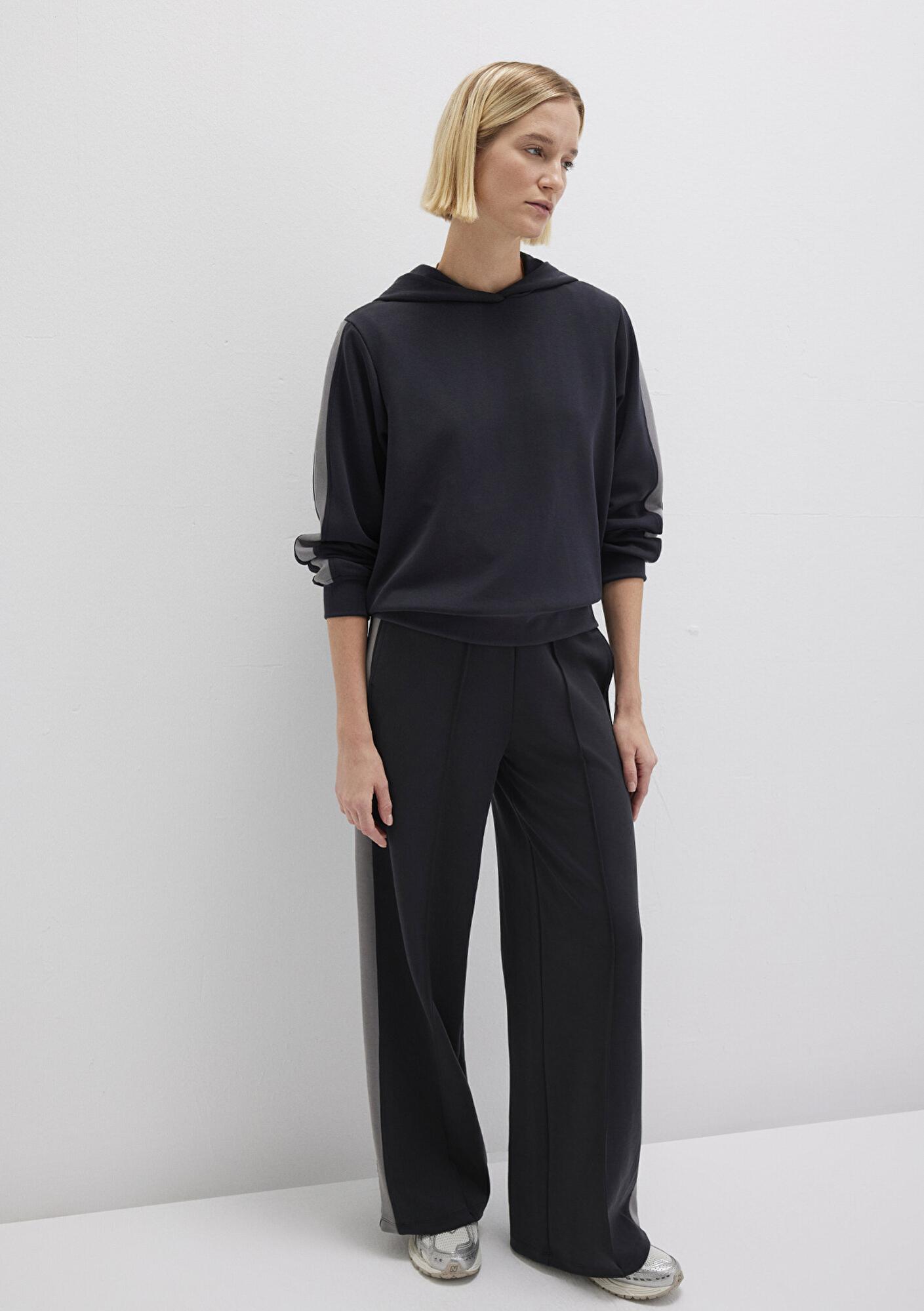 Mavi Şerit Detaylı Kapüşonlu (TENCEL™) Modal Siyah Sweatshirt 1S10443-900