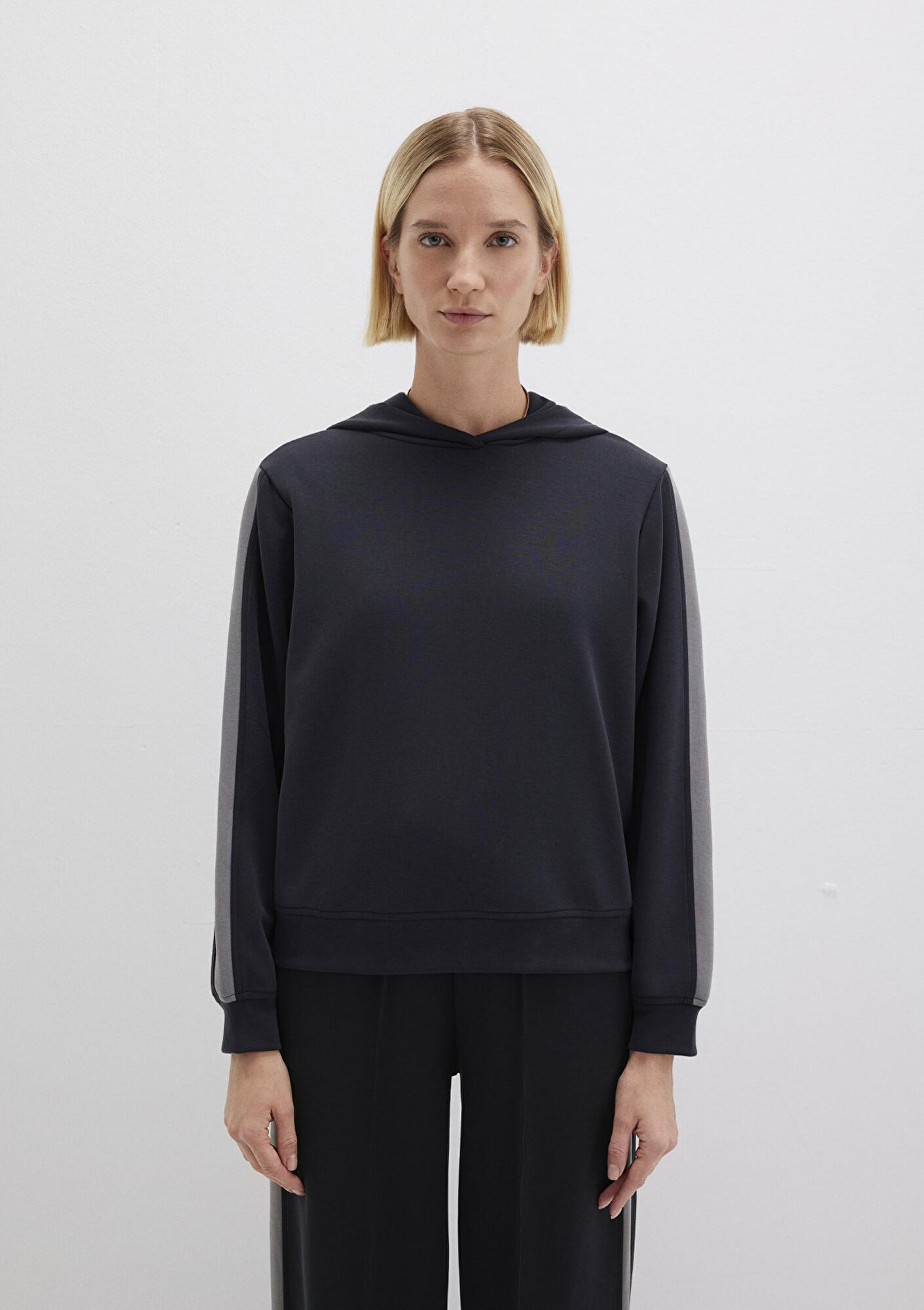 Mavi Şerit Detaylı Kapüşonlu (TENCEL™) Modal Siyah Sweatshirt 1S10443-900