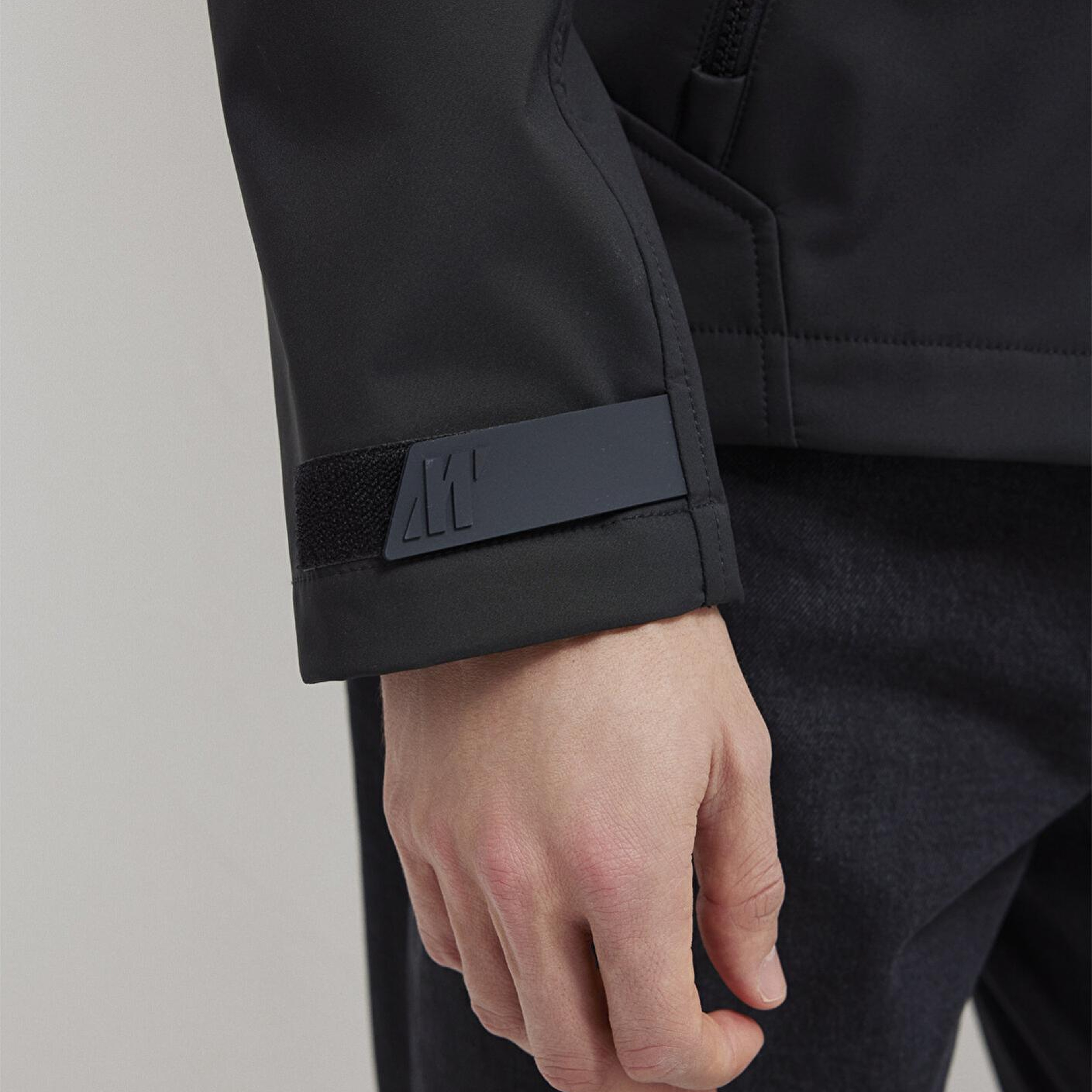 Mavi Kapüşonlu Siyah Ceket Regular Fit / Normal Kesim 0110763-71379