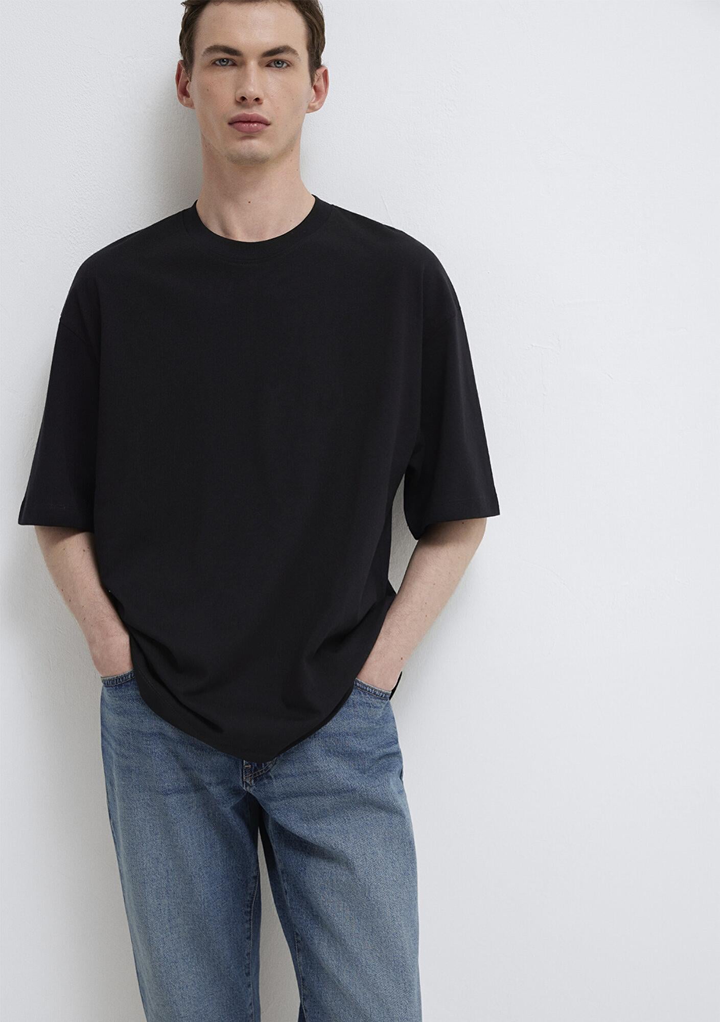 Mavi Bisiklet Yaka Siyah Basic Tişört Oversize / Geniş Kesim 0613113-900