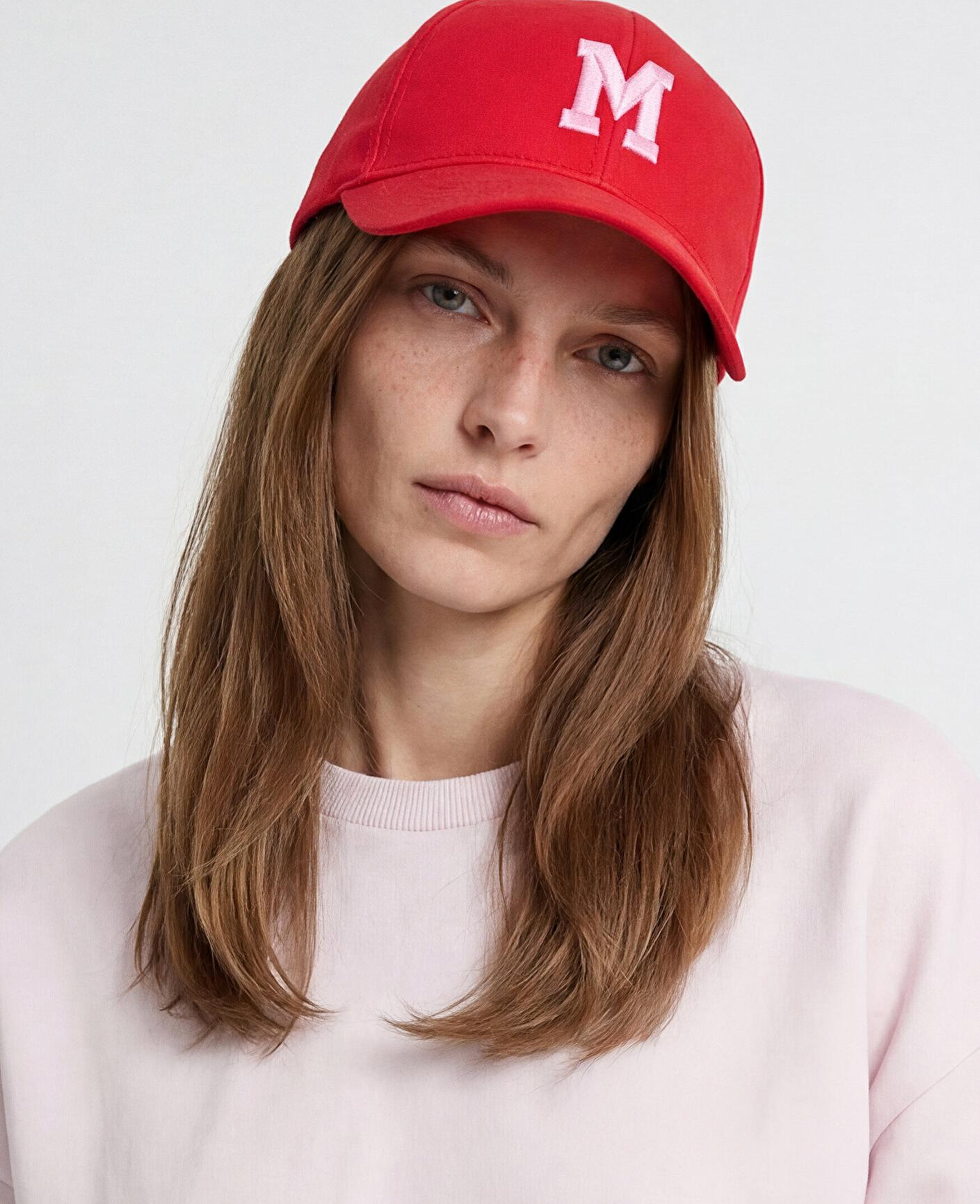 Mavi M Logo Detaylı Kırmızı Şapka 1913834-30648