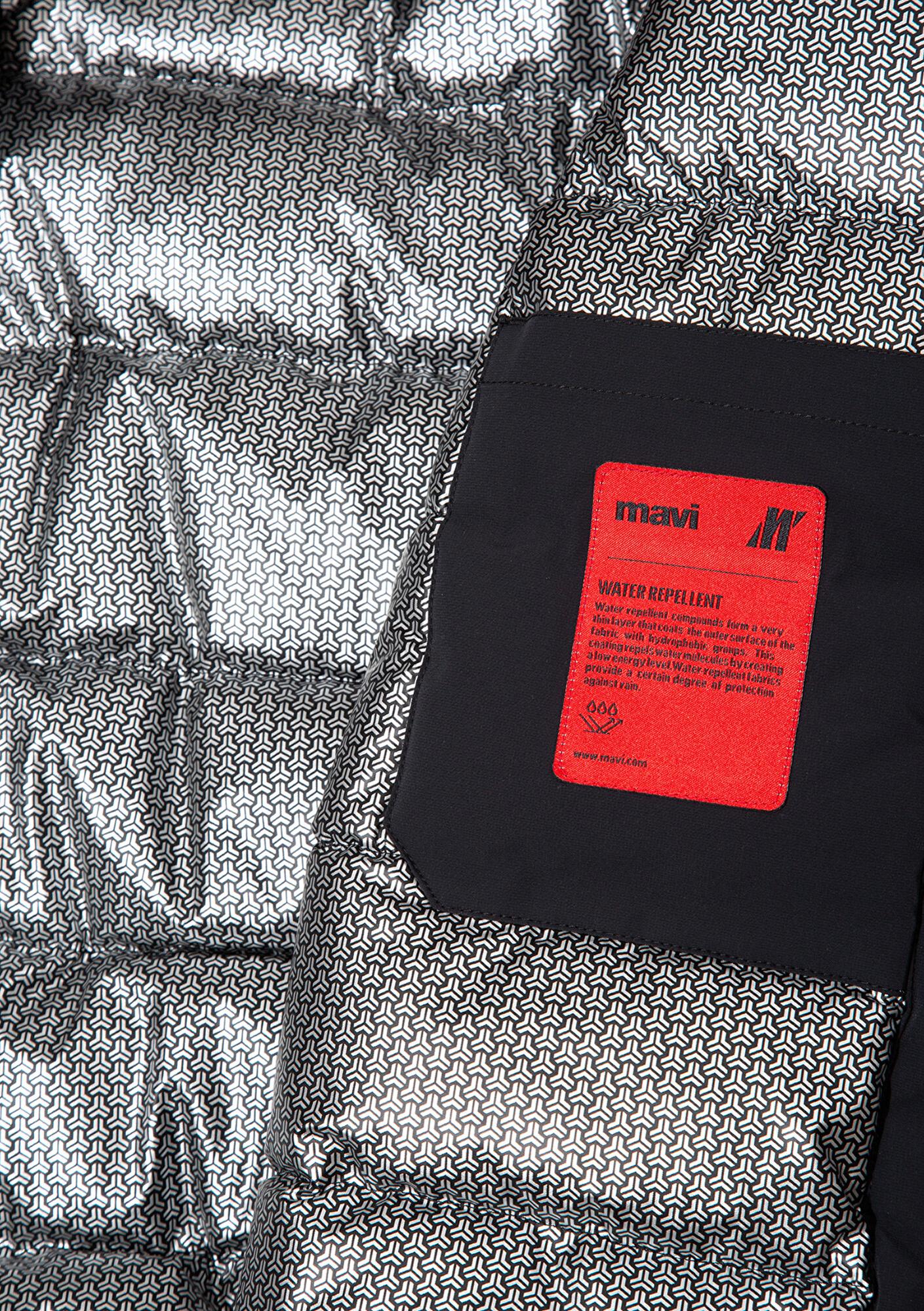 Mavi Su İtici Kapüşonlu Siyah Ceket Loose Fit / Bol Rahat Kesim 0110793-71379